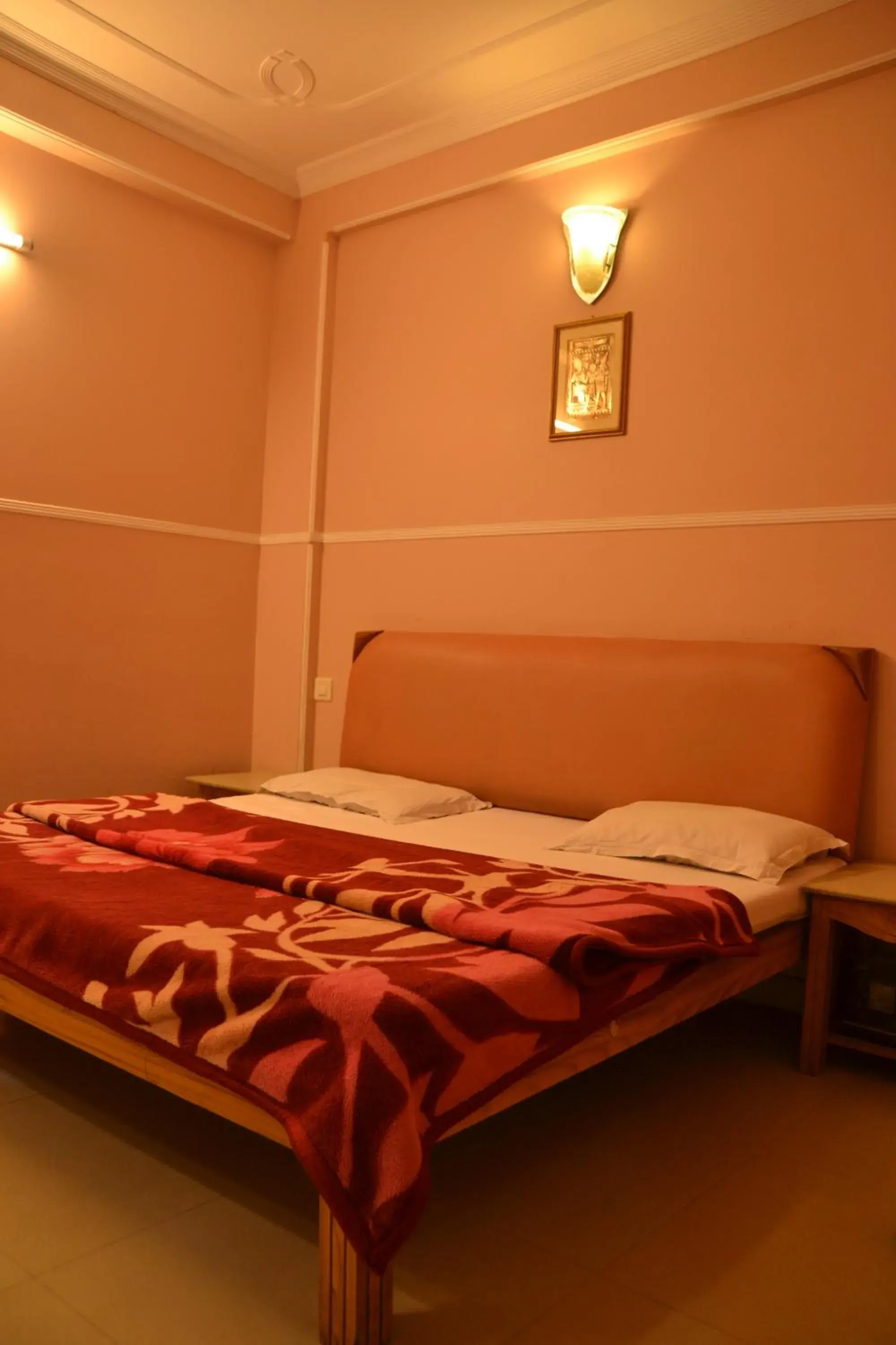 Budget Single Room - single occupancy in Hotel Queen Budget Single Room - single occupancy in Hotel Queen
