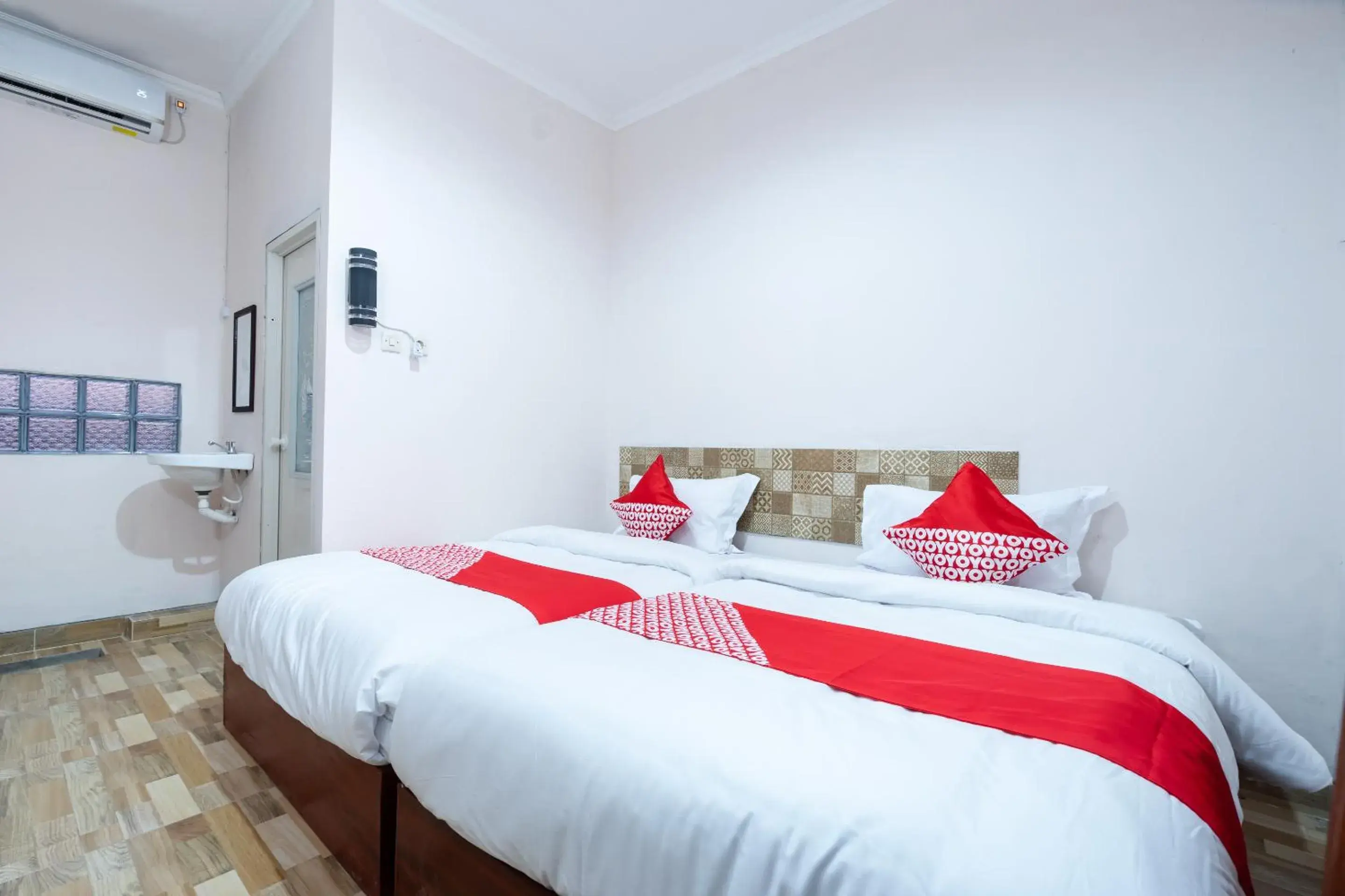 Standard Twin Room in Hotel O Art Guest House Syariah Standard Twin Room in Hotel O Art Guest House Syariah
