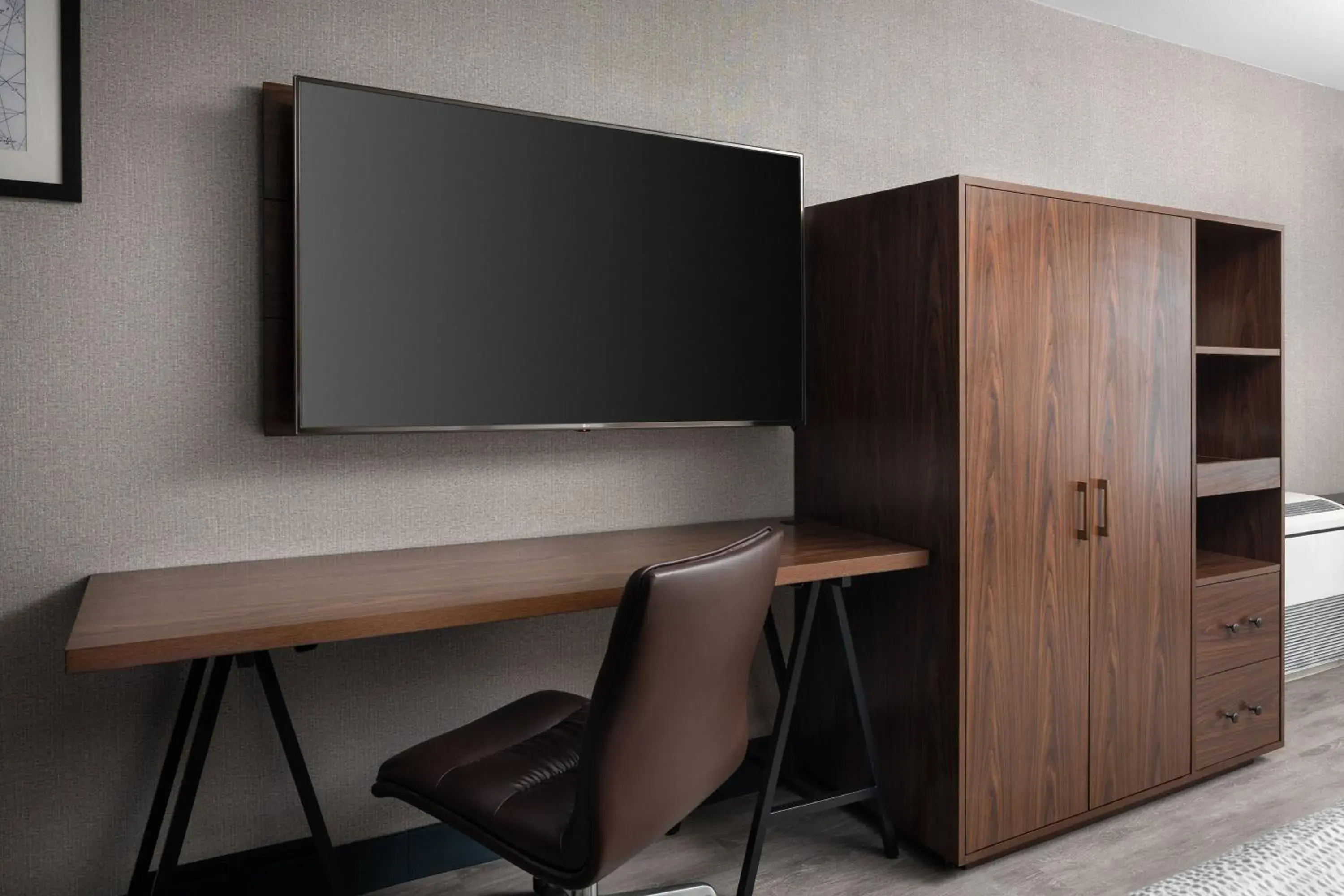 Standard King Room - Hearing Accessible in Four Points by Sheraton - San Francisco Airport Standard King Room - Hearing Accessible in Four Points by Sheraton - San Francisco Airport