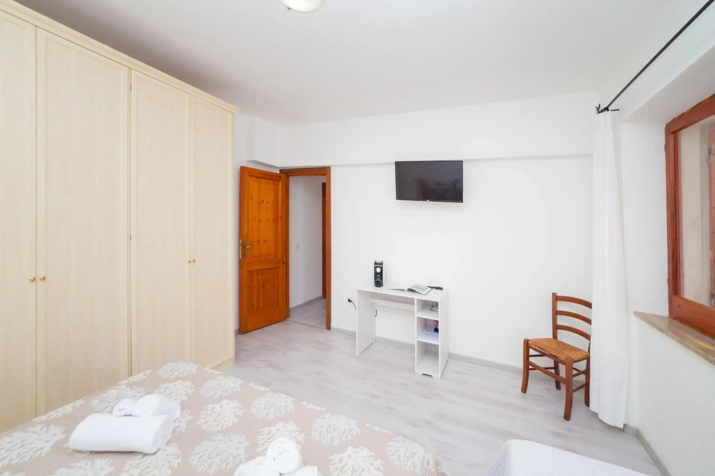 Deluxe Double Room with Extra Bed - single occupancy in Brezza B&B Deluxe Double Room with Extra Bed - single occupancy in Brezza B&B