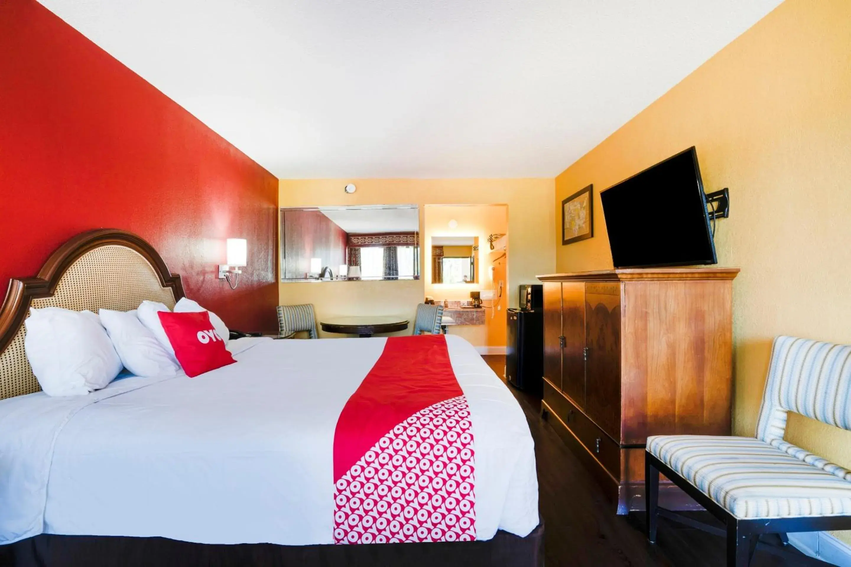 Queen Bed Smoking in OYO Hotel Wade/Fayetteville I-95 South Queen Bed Smoking in OYO Hotel Wade/Fayetteville I-95 South