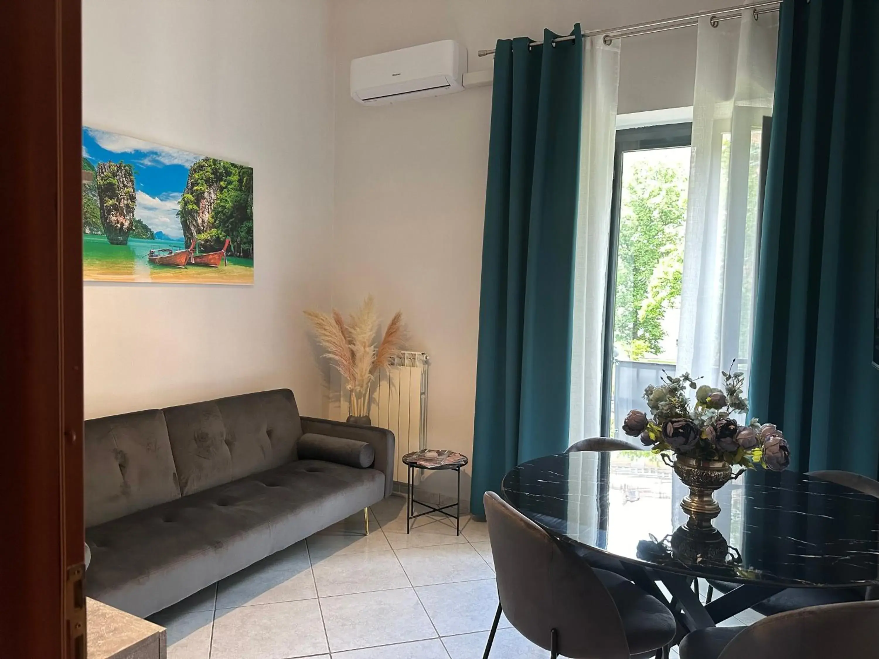 Family Two-Bedroom Apartment with View in ROYAL GARDENS Family Two-Bedroom Apartment with View in ROYAL GARDENS