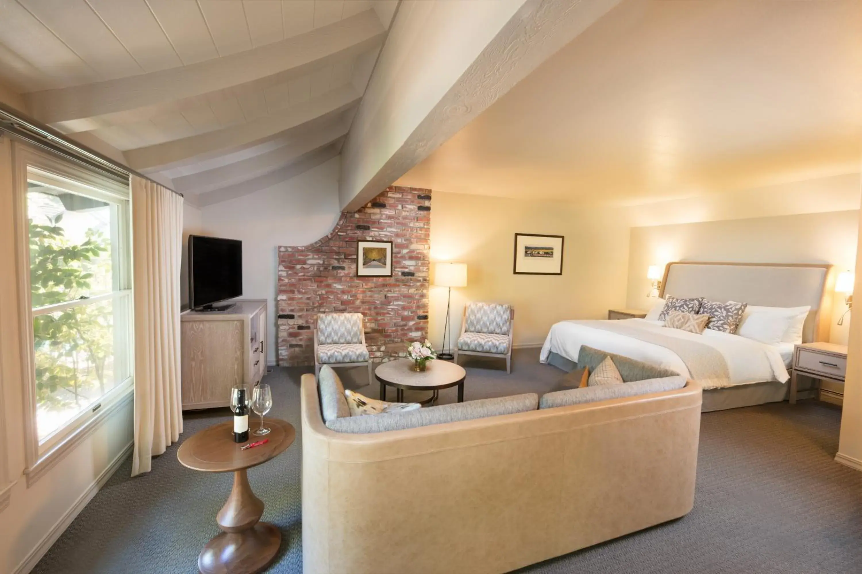 Harvest King Room in Harvest Inn Harvest King Room in Harvest Inn