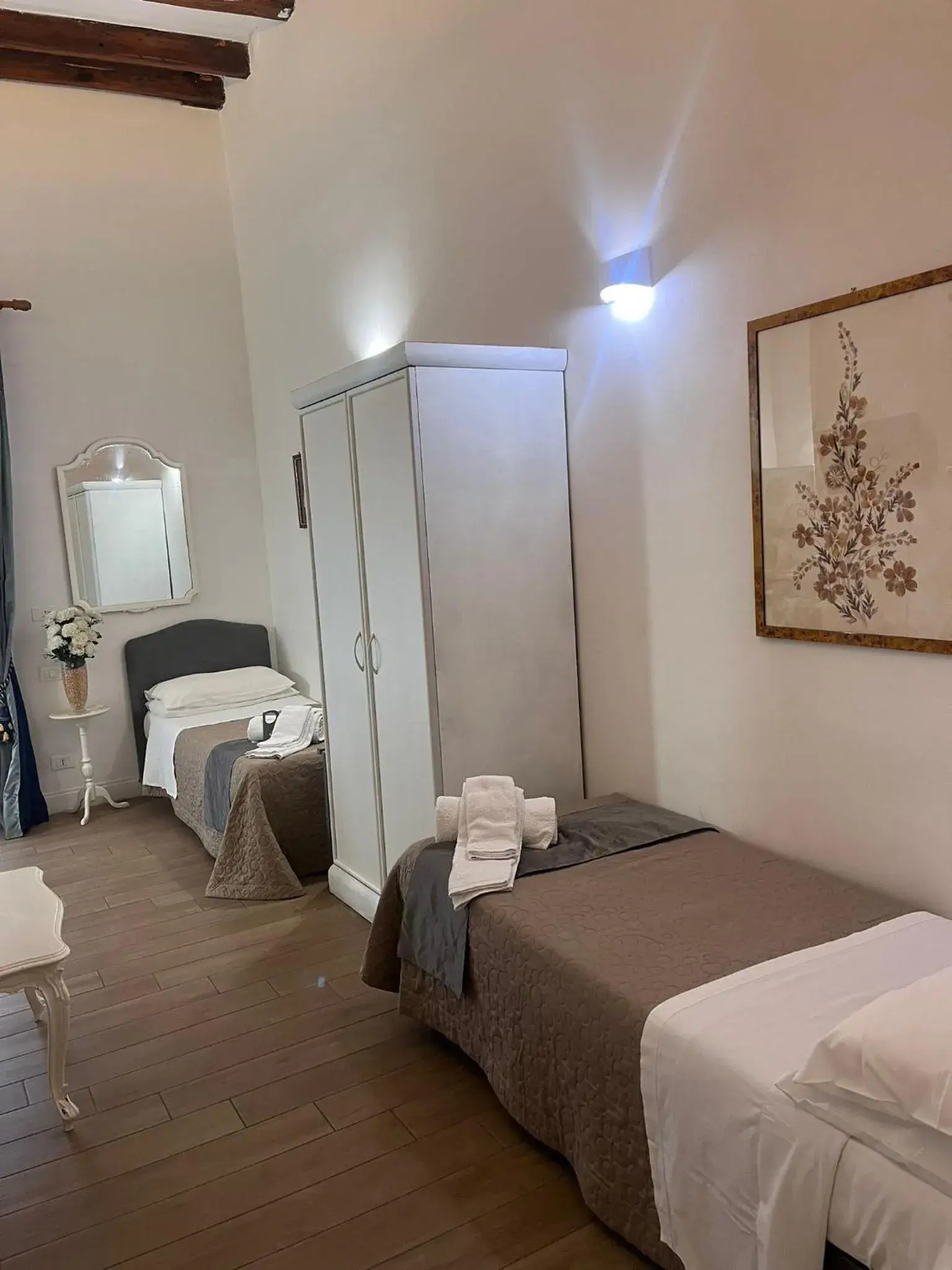 Twin Room in Giulio Cesare 14, Residence Twin Room in Giulio Cesare 14, Residence