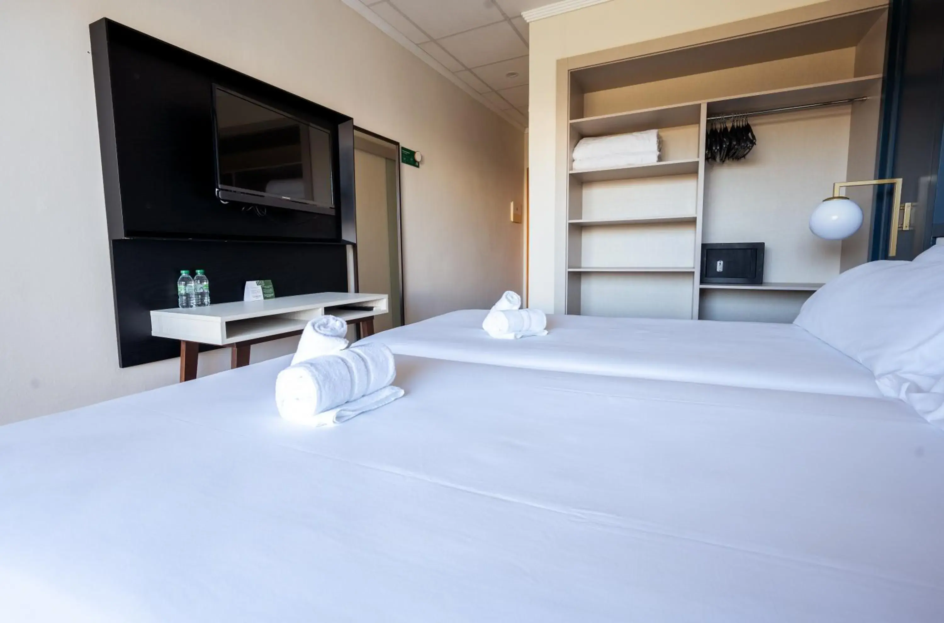 Twin Room with Balcony in NURA Condor Twin Room with Balcony in NURA Condor