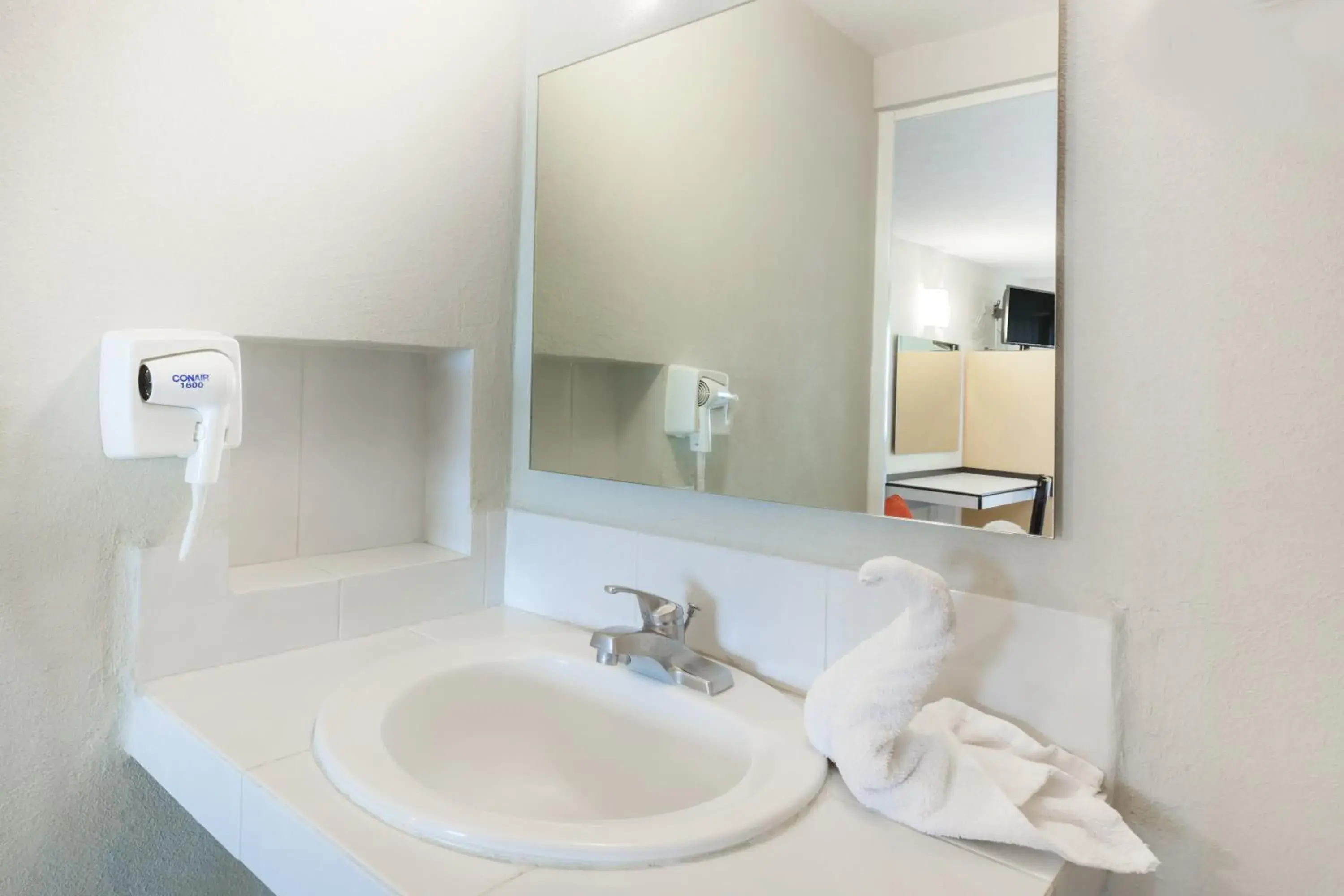 King Room - Non-Smoking in Howard Johnson by Wyndham Guanajuato Leon Avenida King Room - Non-Smoking in Howard Johnson by Wyndham Guanajuato Leon Avenida