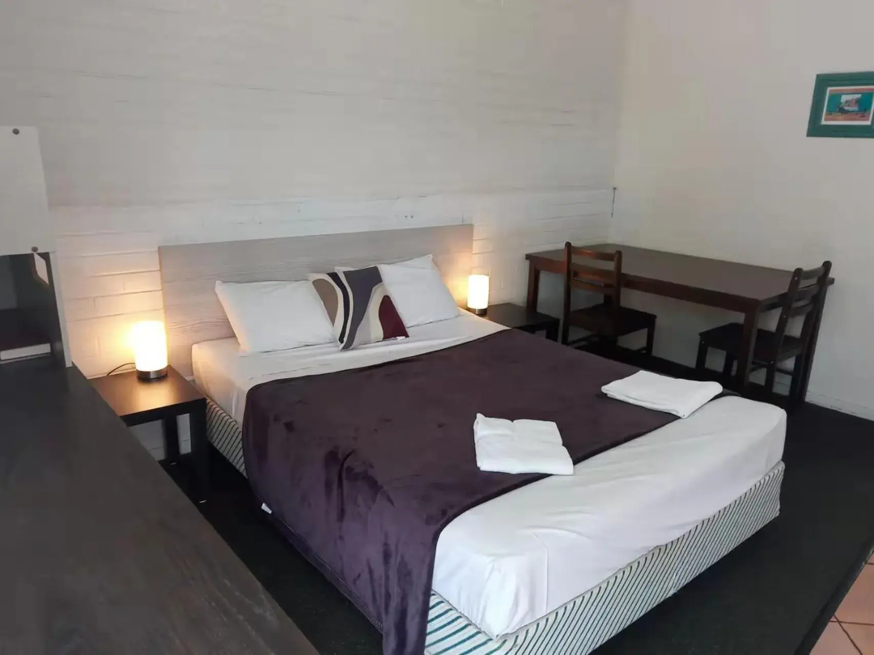 Standard Queen Room in Paradise Motel Standard Queen Room in Paradise Motel