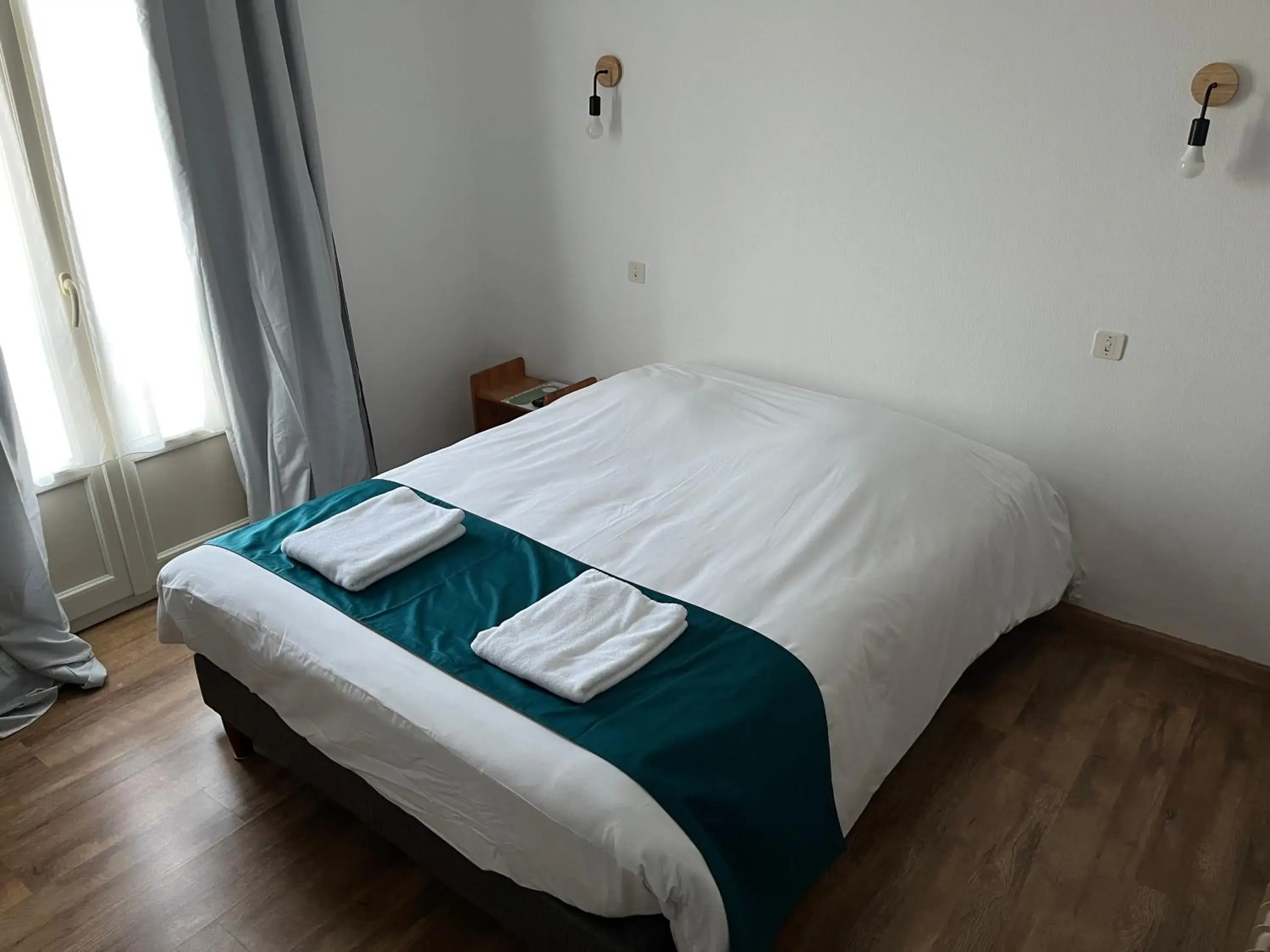 Family Room in Hôtel Le Lyon Vert Commentry Family Room in Hôtel Le Lyon Vert Commentry