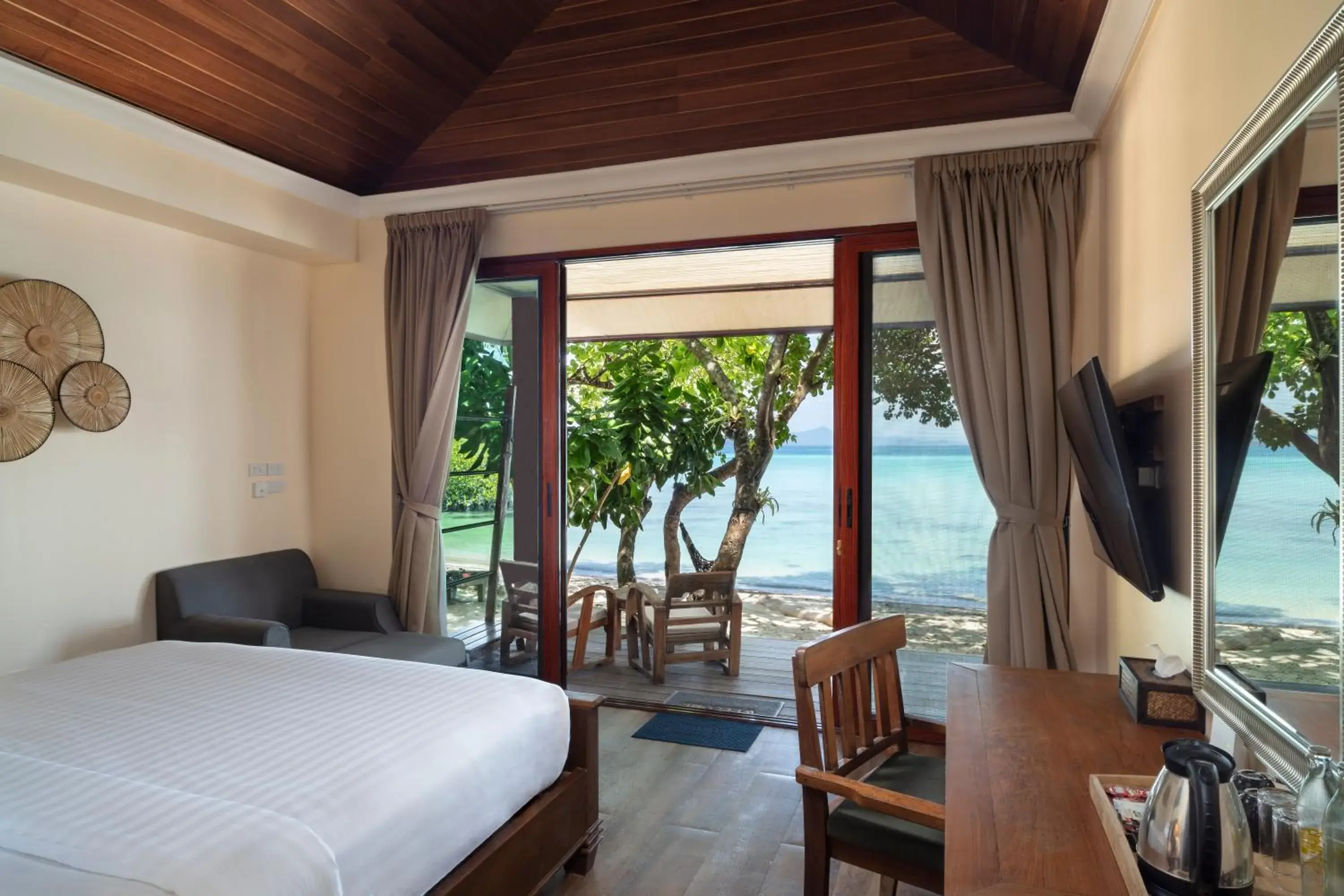 Beachfront Breeze in Mali Kradan Beachfront Breeze in Mali Kradan