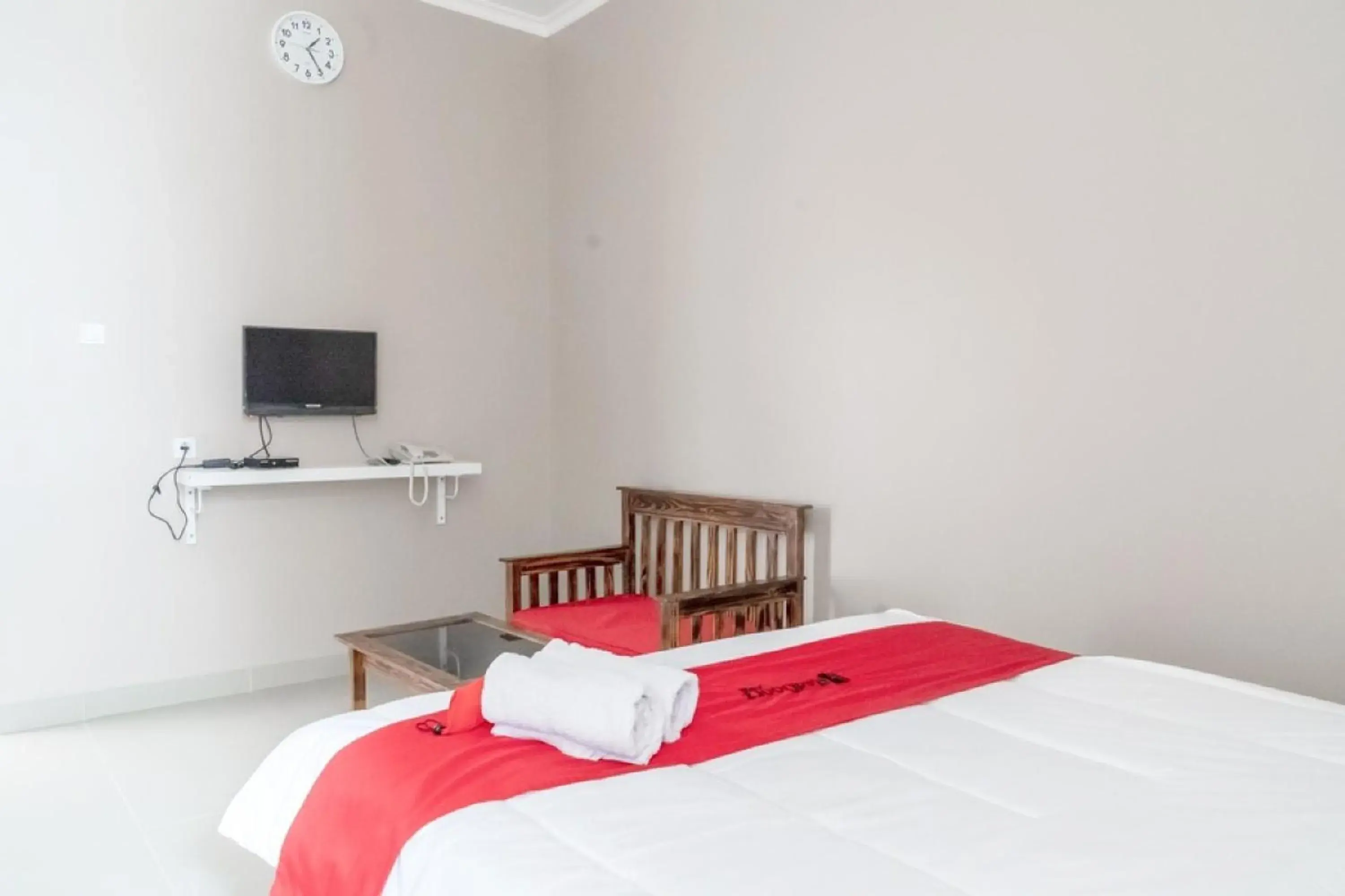 Double Room in RedDoorz Plus near Tambun Station Double Room in RedDoorz Plus near Tambun Station