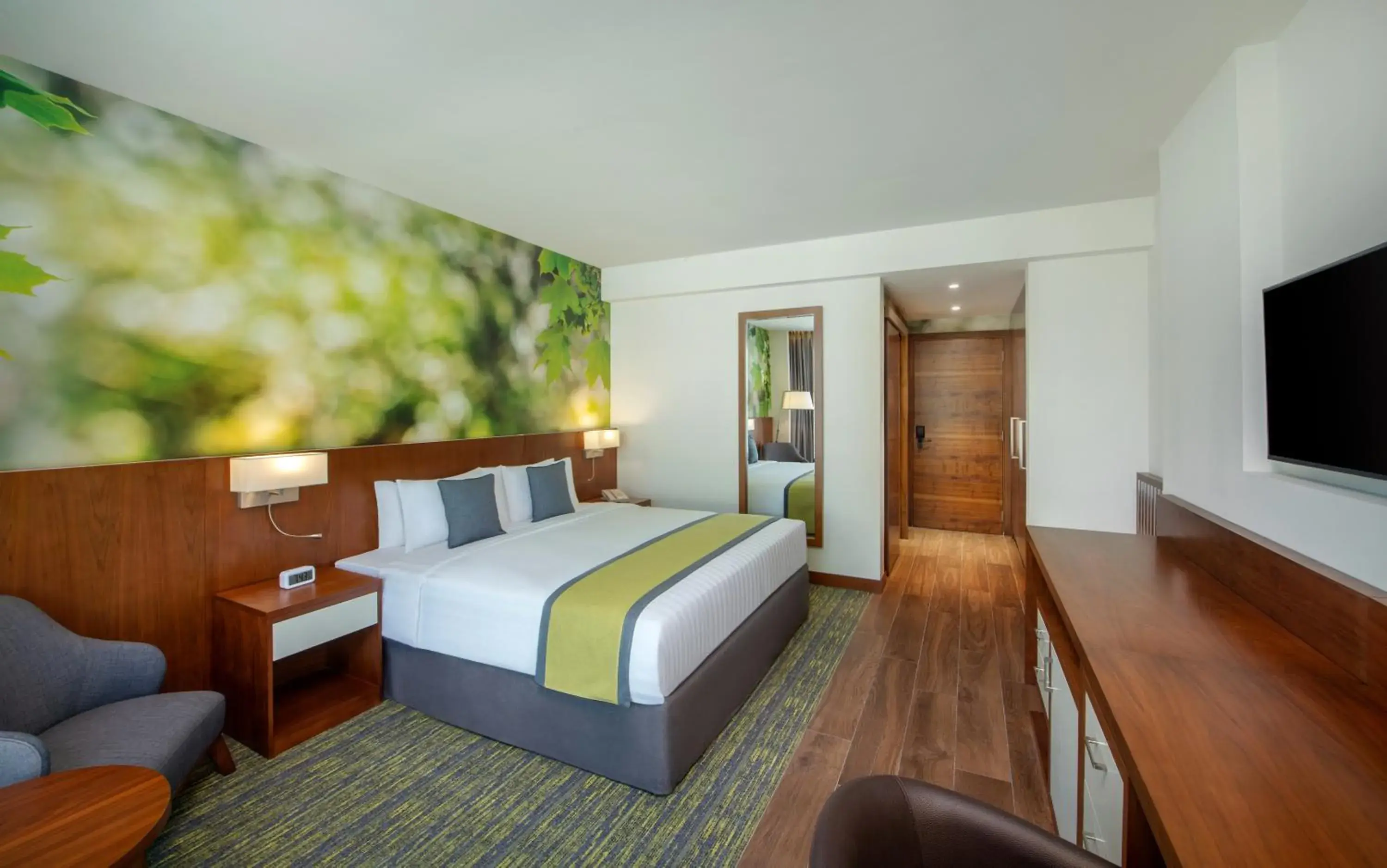 Superior King Room - Smoking in Wyndham Garden Muscat Al Khuwair Superior King Room - Smoking in Wyndham Garden Muscat Al Khuwair