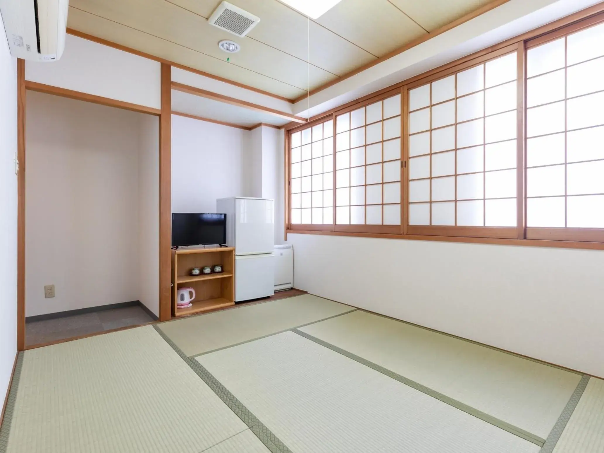 Japanese-Style Triple Room - single occupancy - Non-Smoking in Tabist Hotel Yuan Akashi Japanese-Style Triple Room - single occupancy - Non-Smoking in Tabist Hotel Yuan Akashi