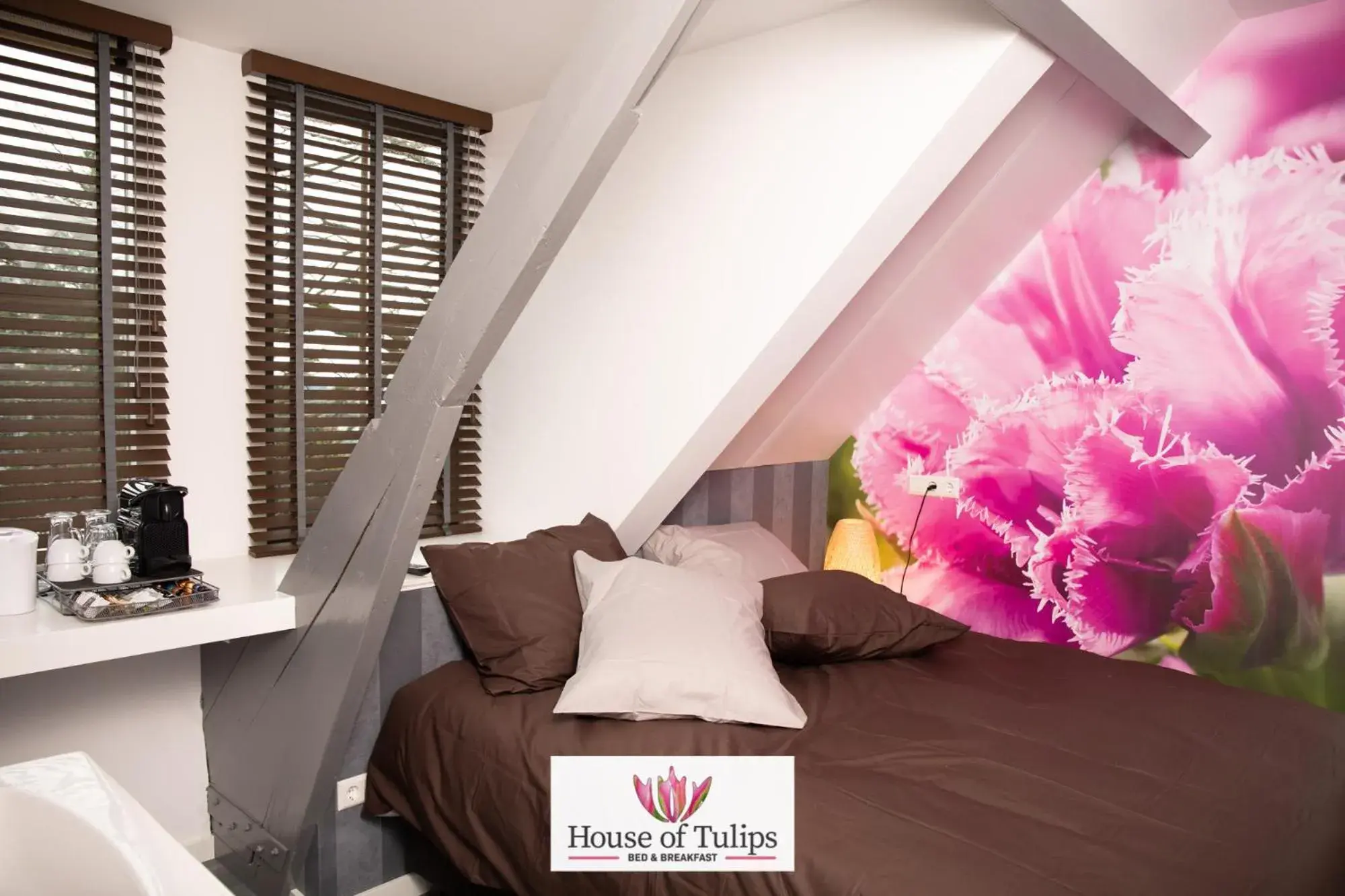 Deluxe Queen Room in House of Tulips Deluxe Queen Room in House of Tulips