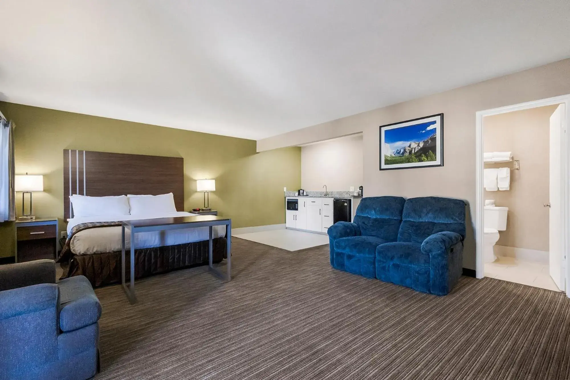 Superior King Room in Heritage Inn - Yosemite/Sonora Superior King Room in Heritage Inn - Yosemite/Sonora