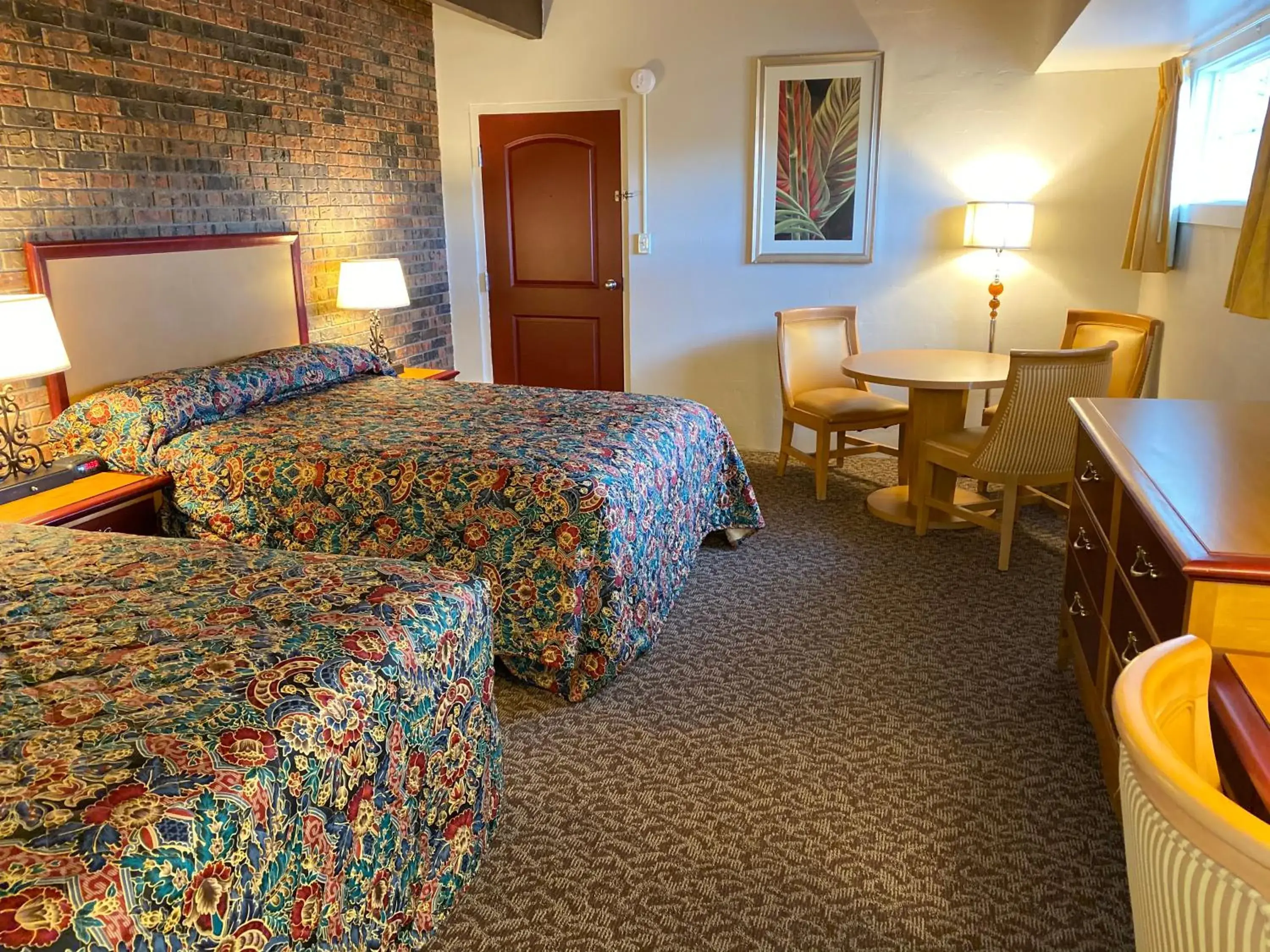 Queen Room with Two Queen Beds in Dunes Inn Alamosa Queen Room with Two Queen Beds in Dunes Inn Alamosa