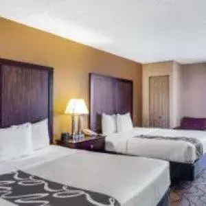 Standard King Room - single occupancy in Oakland Airport Arena Hotel Standard King Room - single occupancy in Oakland Airport Arena Hotel