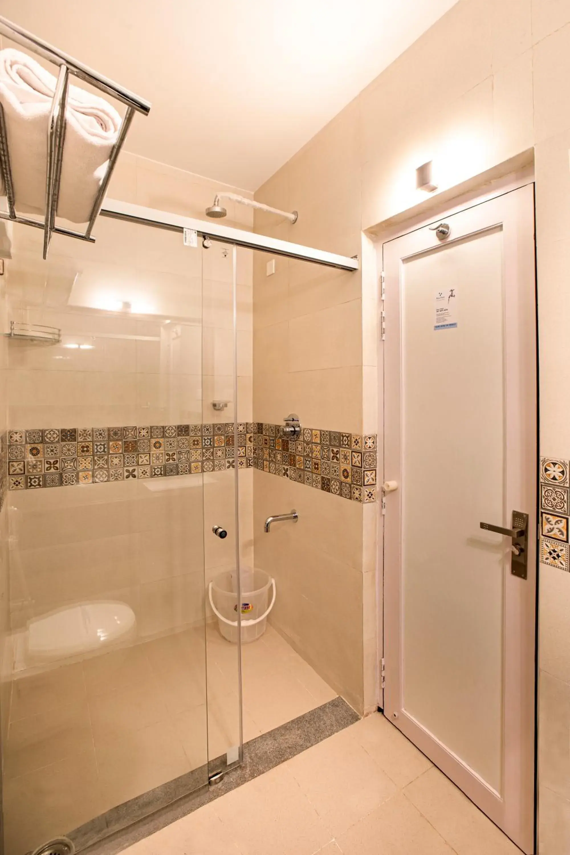 Queen Room with Sea View in Hotel Raindrops Queen Room with Sea View in Hotel Raindrops