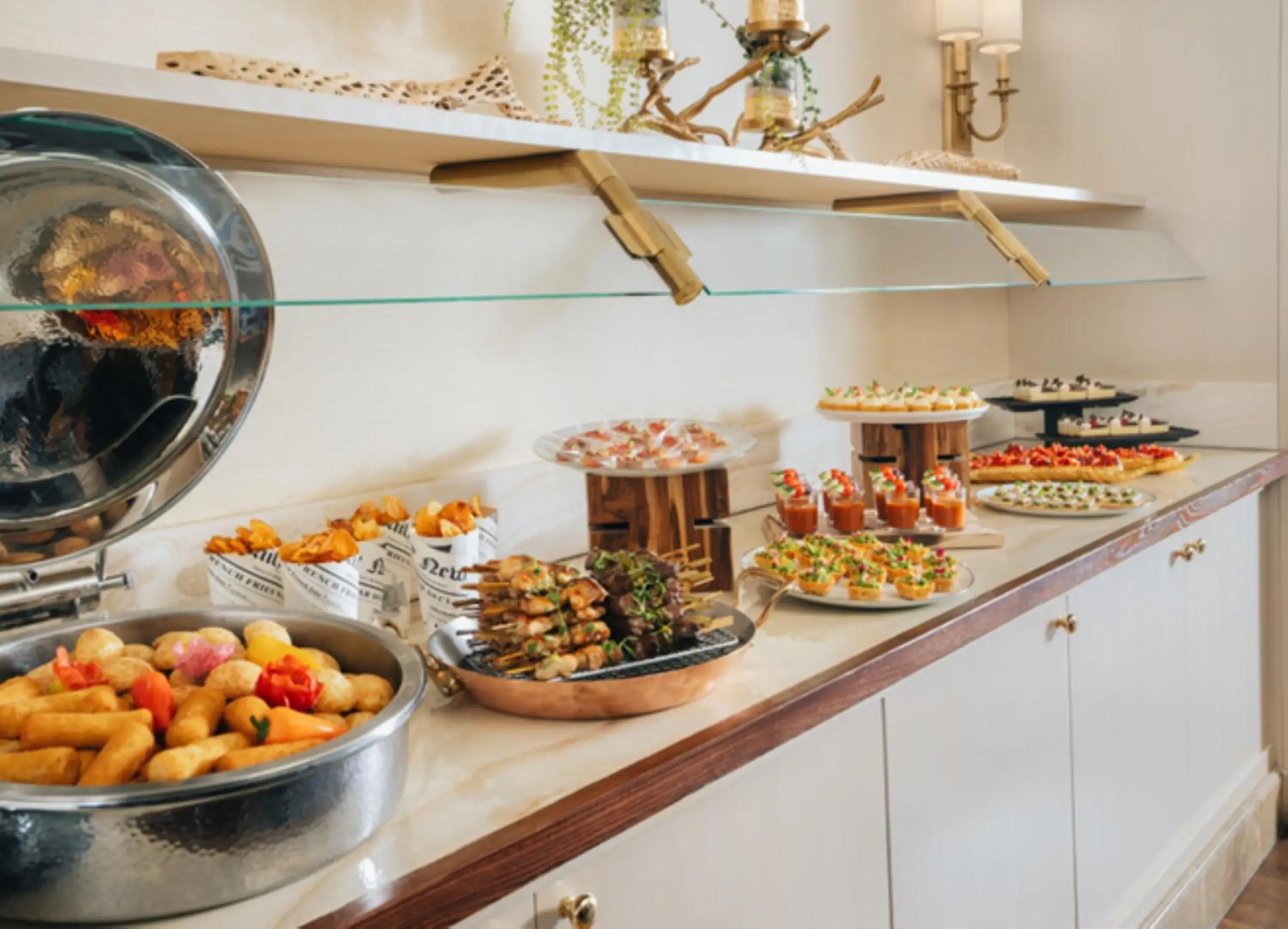 Newly Remodeled Luxury King Suite with Prestige Club Lounge Access in The Venetian® Resort Las Vegas Newly Remodeled Luxury King Suite with Prestige Club Lounge Access in The Venetian® Resort Las Vegas