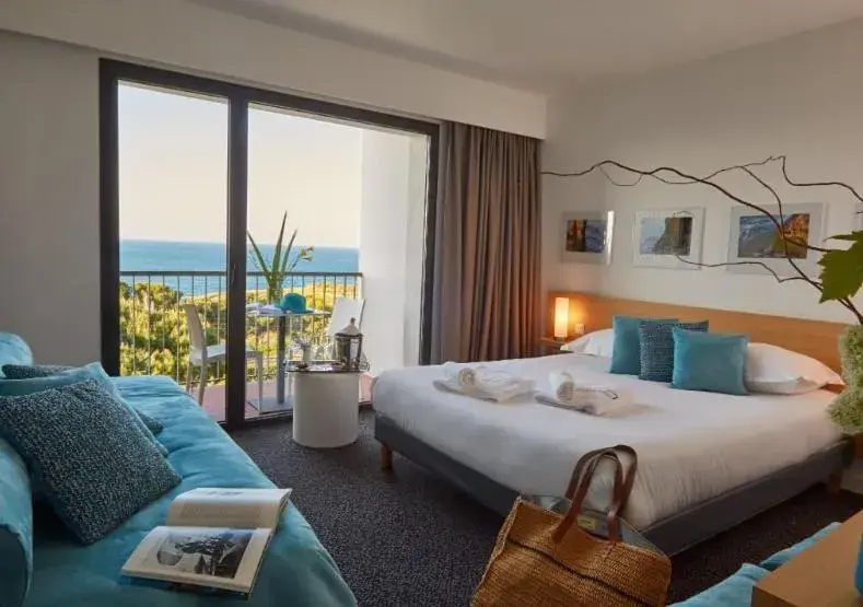 Superior Room with Sea View and Balcony in Grand Hotel Du Golfe - Spa & Restaurant Superior Room with Sea View and Balcony in Grand Hotel Du Golfe - Spa & Restaurant