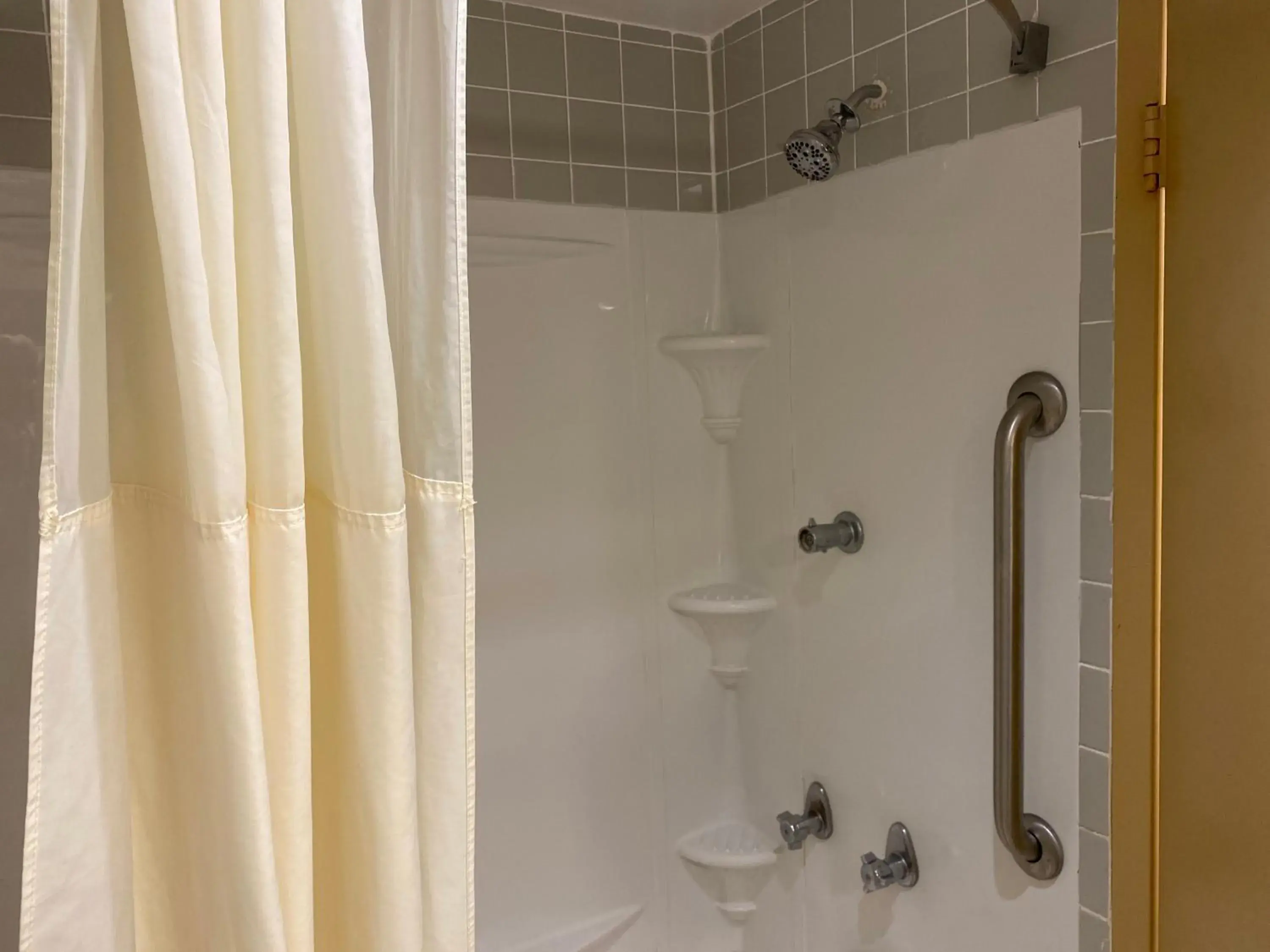 Queen Room with Two Queen Beds - Ground Floor - Non-Smoking in Quality Inn Buffalo Airport Queen Room with Two Queen Beds - Ground Floor - Non-Smoking in Quality Inn Buffalo Airport