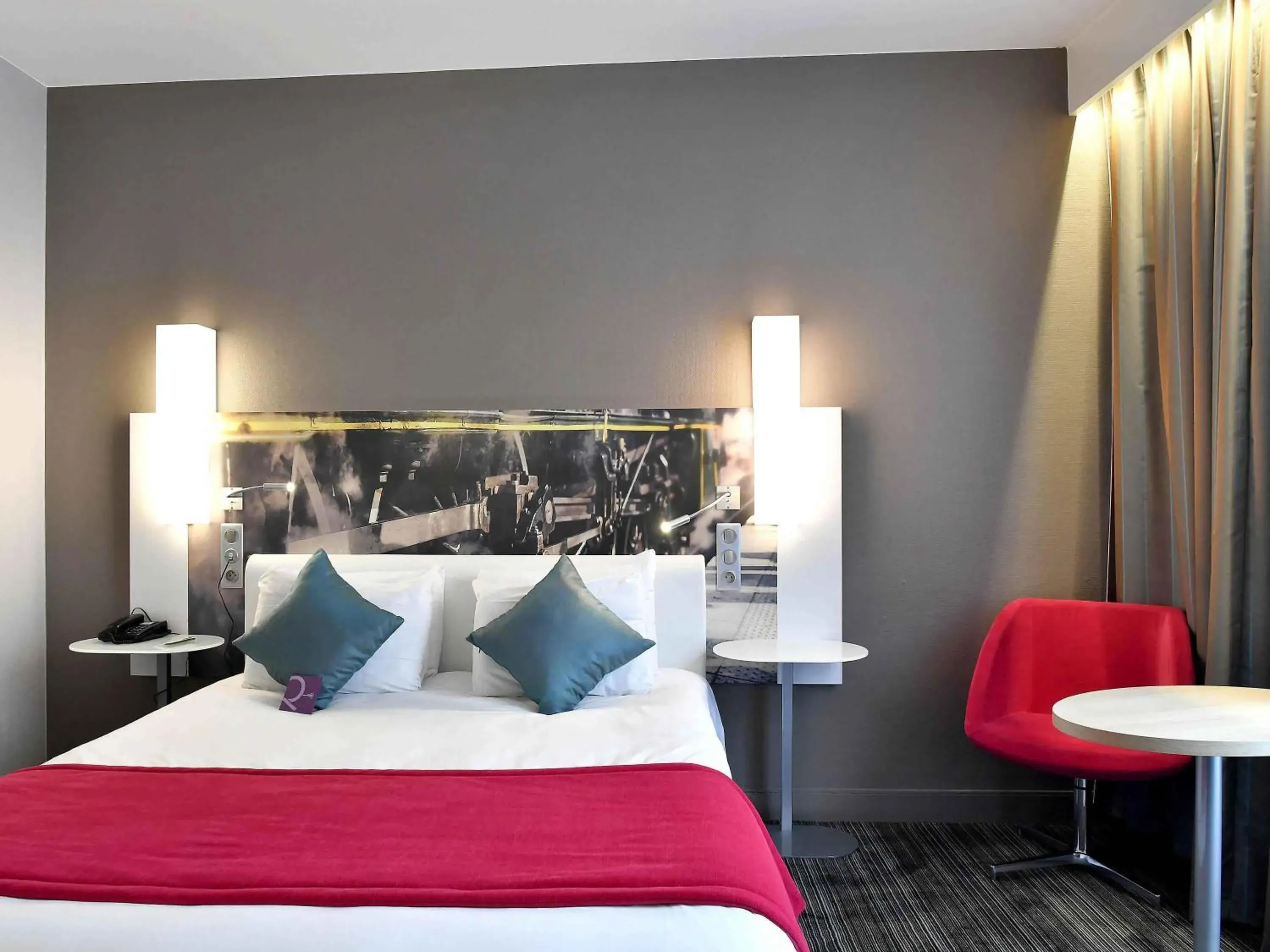 Classic  Twin Room in Mercure Paris Gare de l'Est Classic  Twin Room in Mercure Paris Gare de l'Est