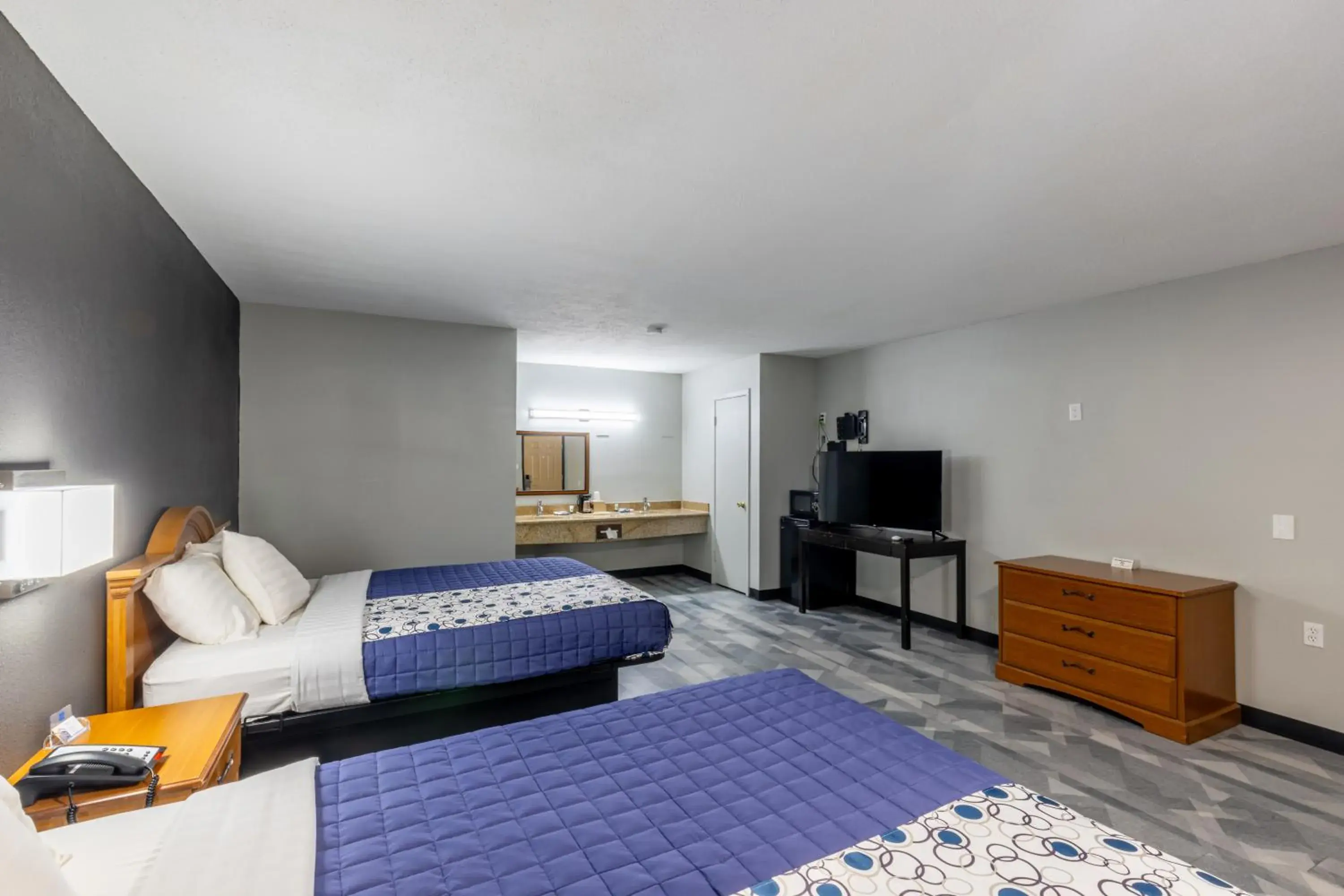 Premium 2 Queen Bed with Kitchenette - single occupancy in Freer Executive inn and Studios Premium 2 Queen Bed with Kitchenette - single occupancy in Freer Executive inn and Studios