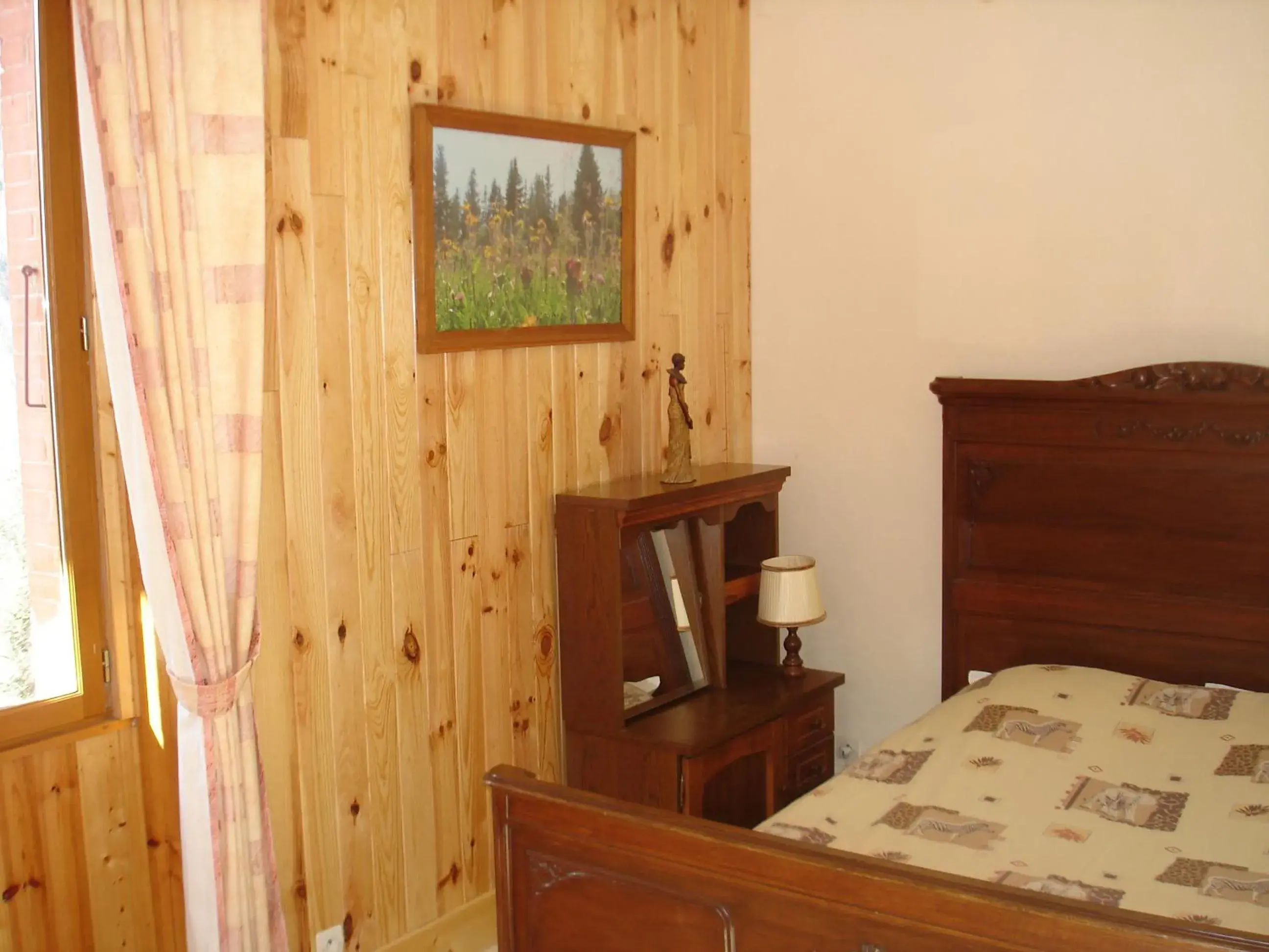 Double Room with Shared Bathroom in L'Horizon des Alpes Double Room with Shared Bathroom in L'Horizon des Alpes