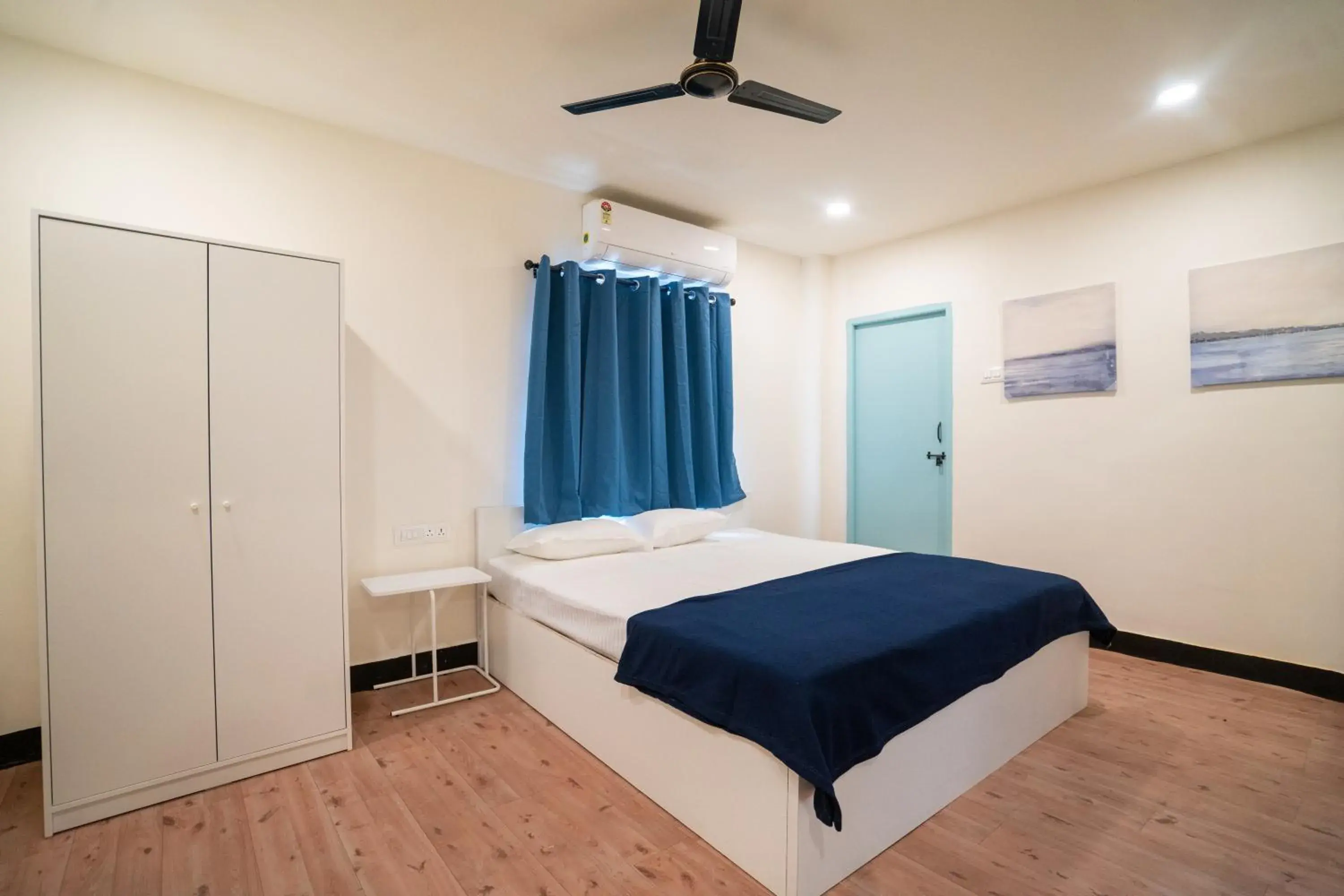 Deluxe King Room in Slackpackr Hyderabad Deluxe King Room in Slackpackr Hyderabad