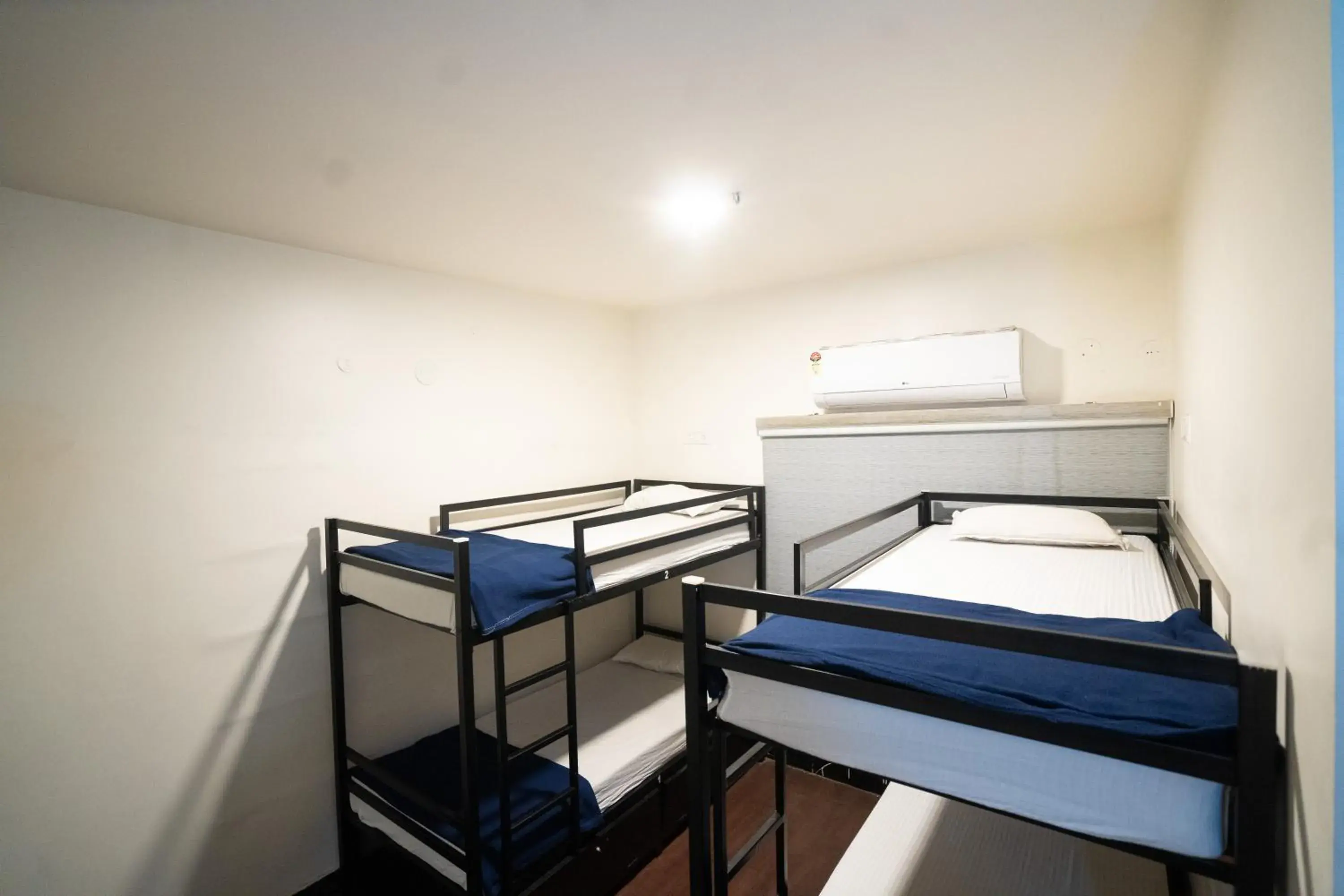 Bed in 10-Bed Mixed Dormitory Room in Slackpackr Hyderabad Bed in 10-Bed Mixed Dormitory Room in Slackpackr Hyderabad