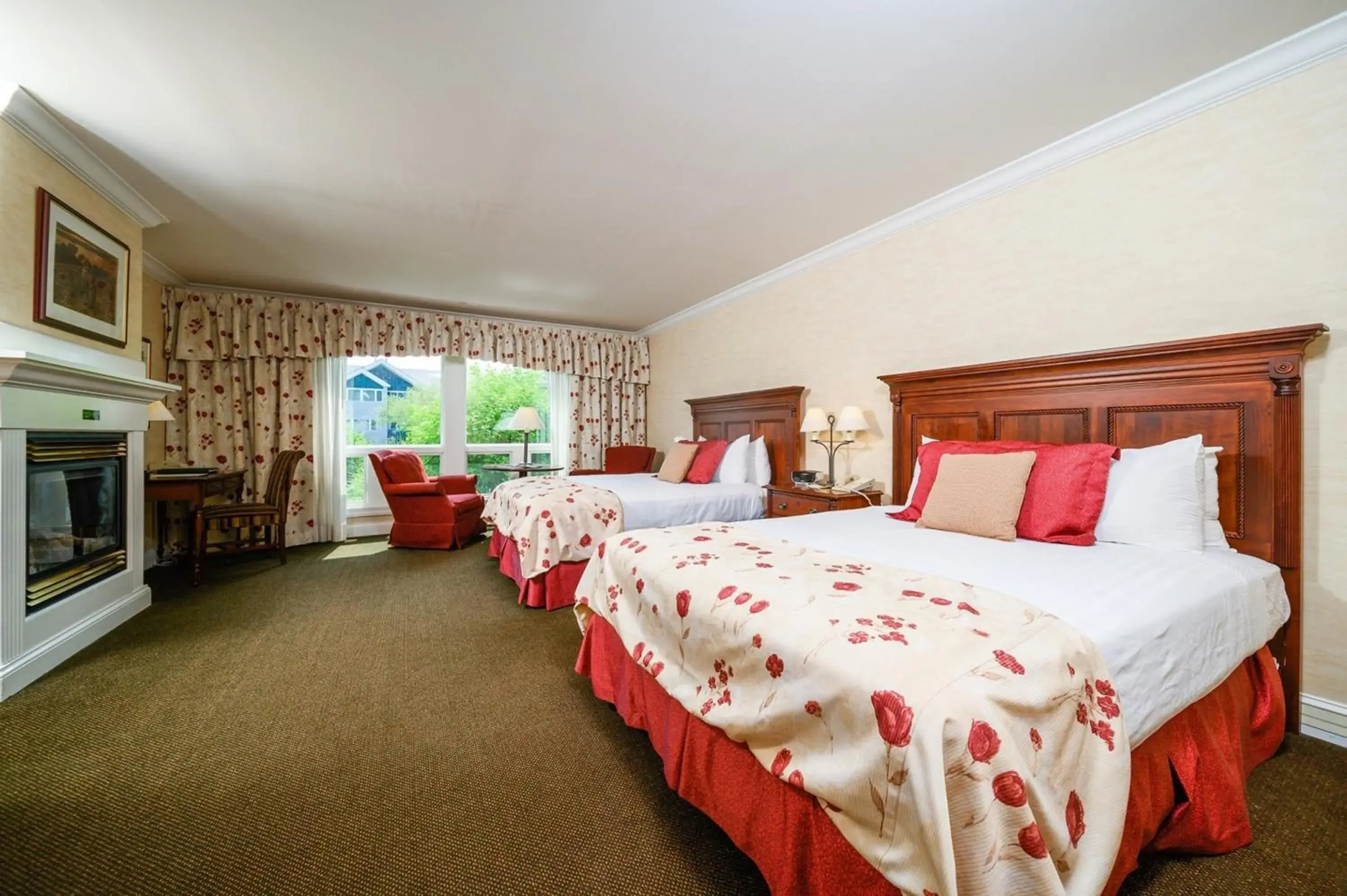 Luxury Room with Two Queen Beds - Max 4 People Including Children in Stoweflake Mountain Resort & Spa Luxury Room with Two Queen Beds - Max 4 People Including Children in Stoweflake Mountain Resort & Spa