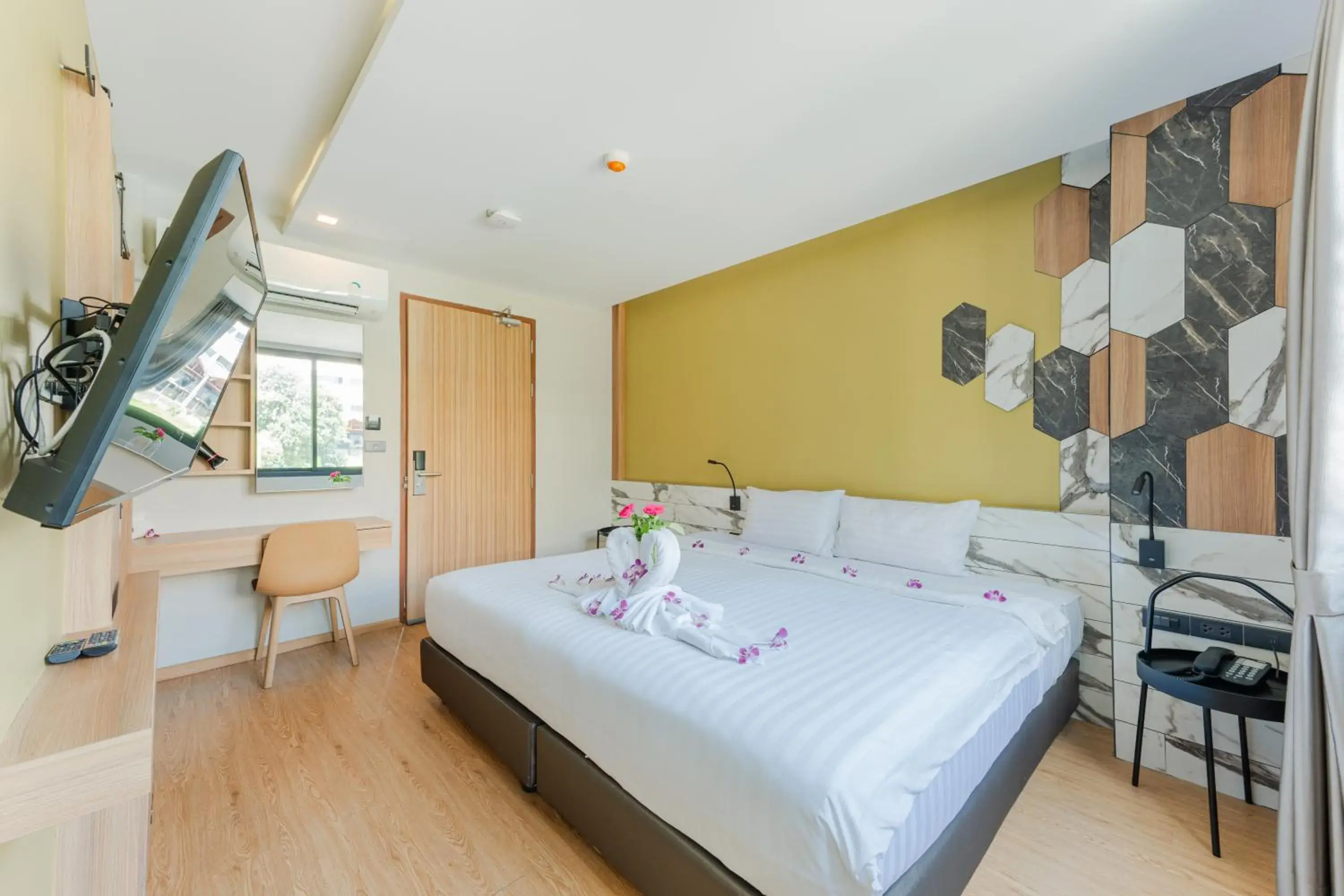 Deluxe King Room in Sky Wave Patong Deluxe King Room in Sky Wave Patong