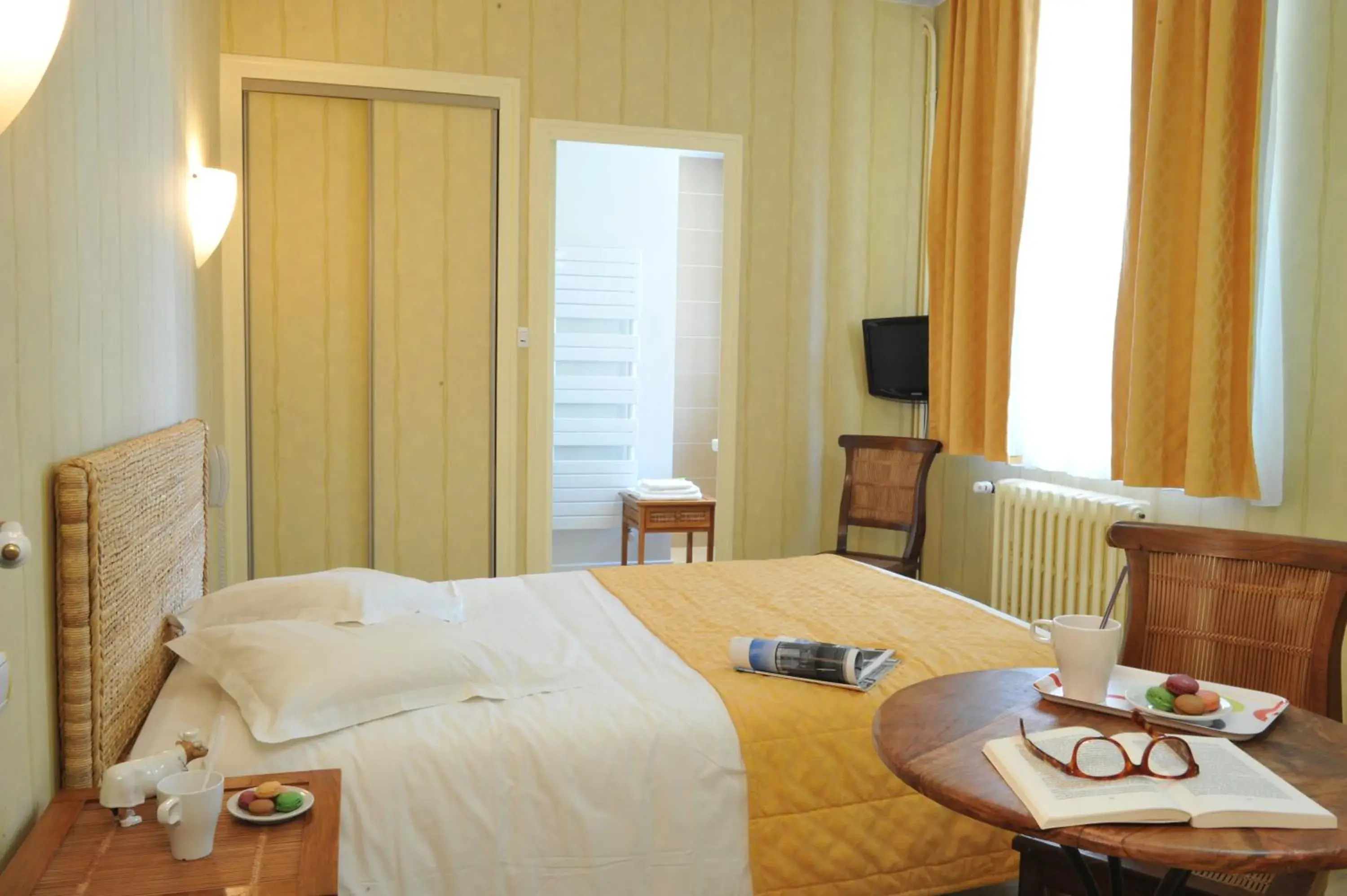 Classic Double Room in Logis Le Parc Hotel & Spa Classic Double Room in Logis Le Parc Hotel & Spa