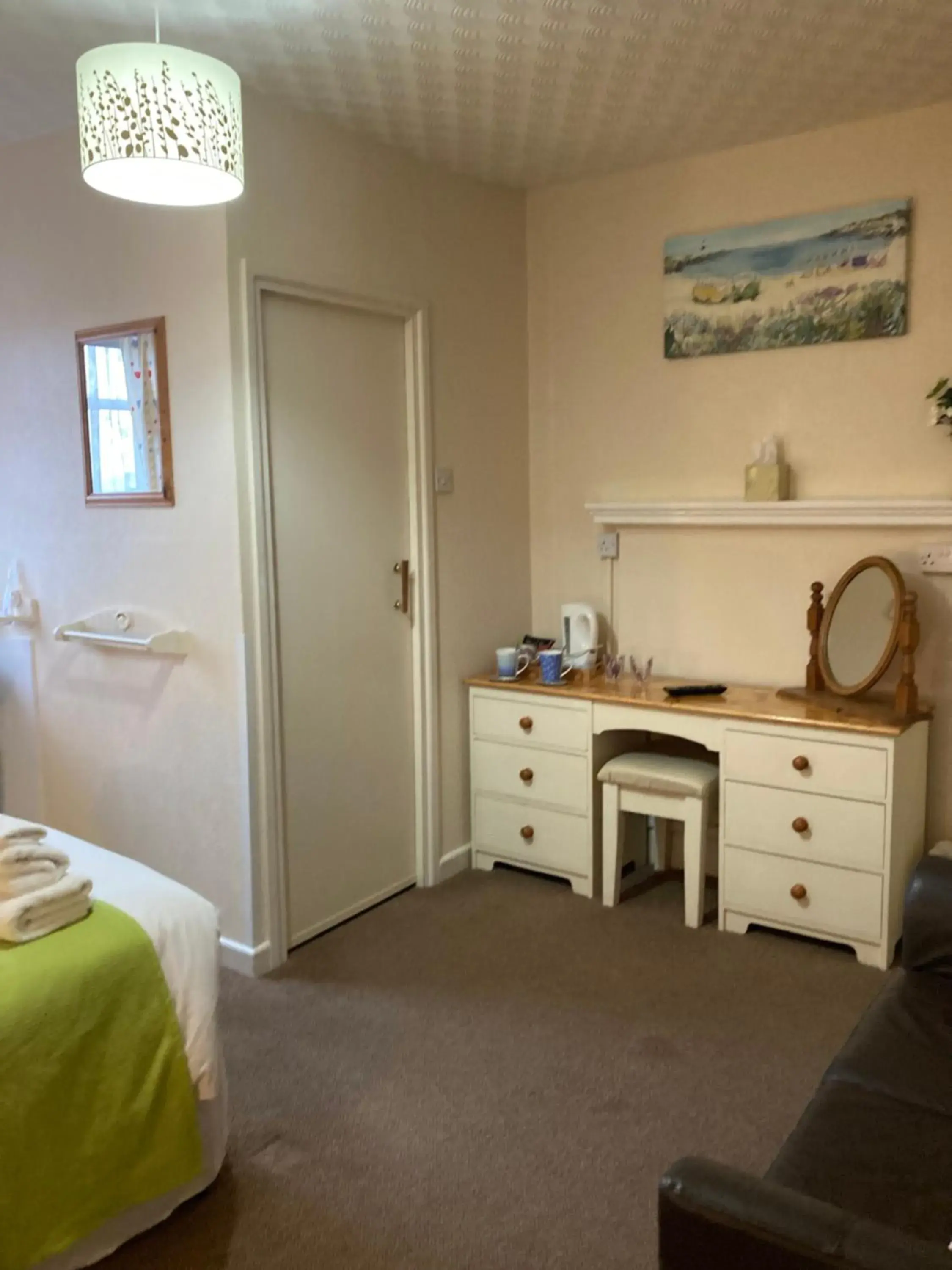 Large Double Room in The Mayfair Large Double Room in The Mayfair