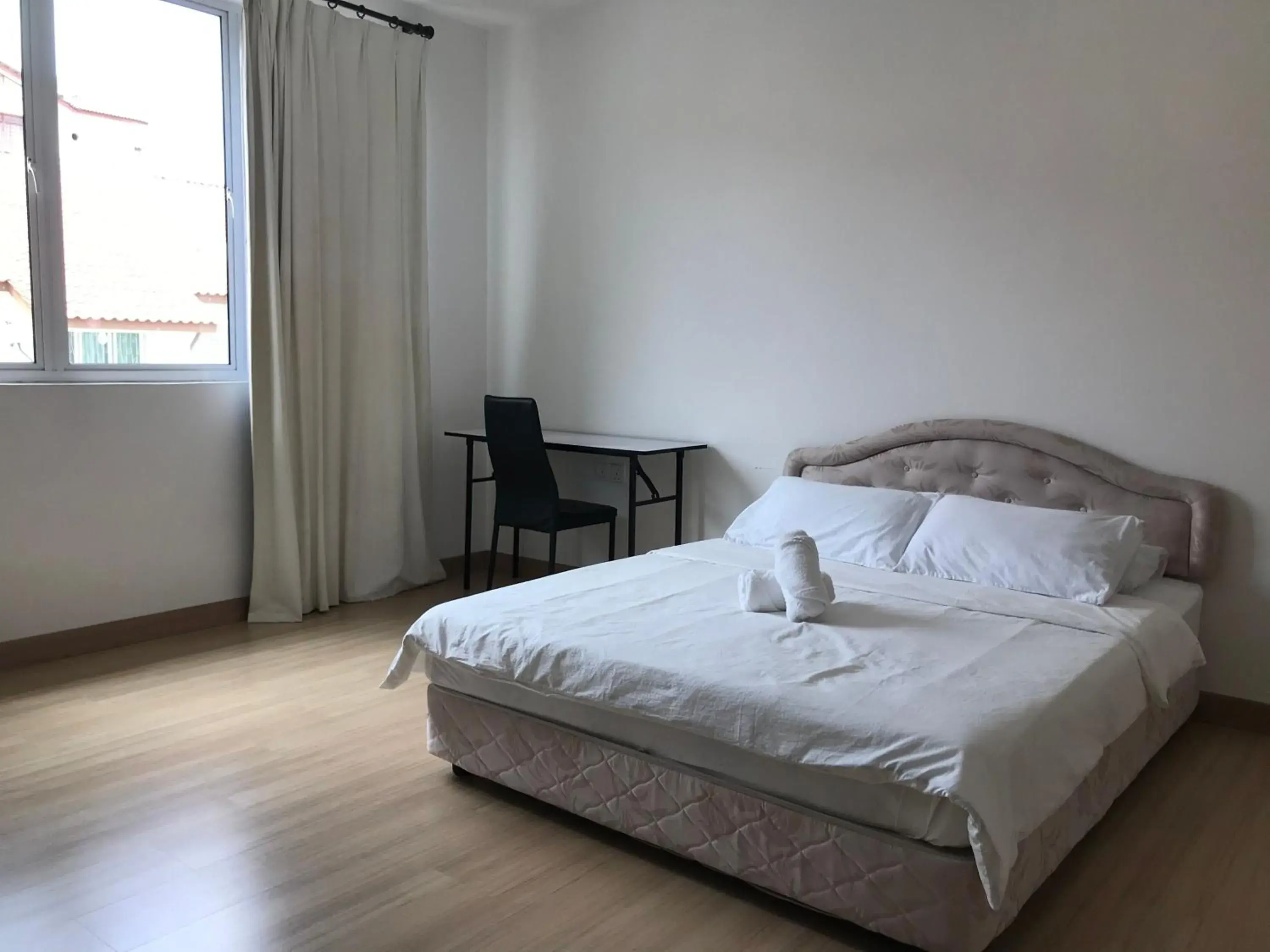 Queen Room in Island Hostel Bayan Lepas Airport Queen Room in Island Hostel Bayan Lepas Airport