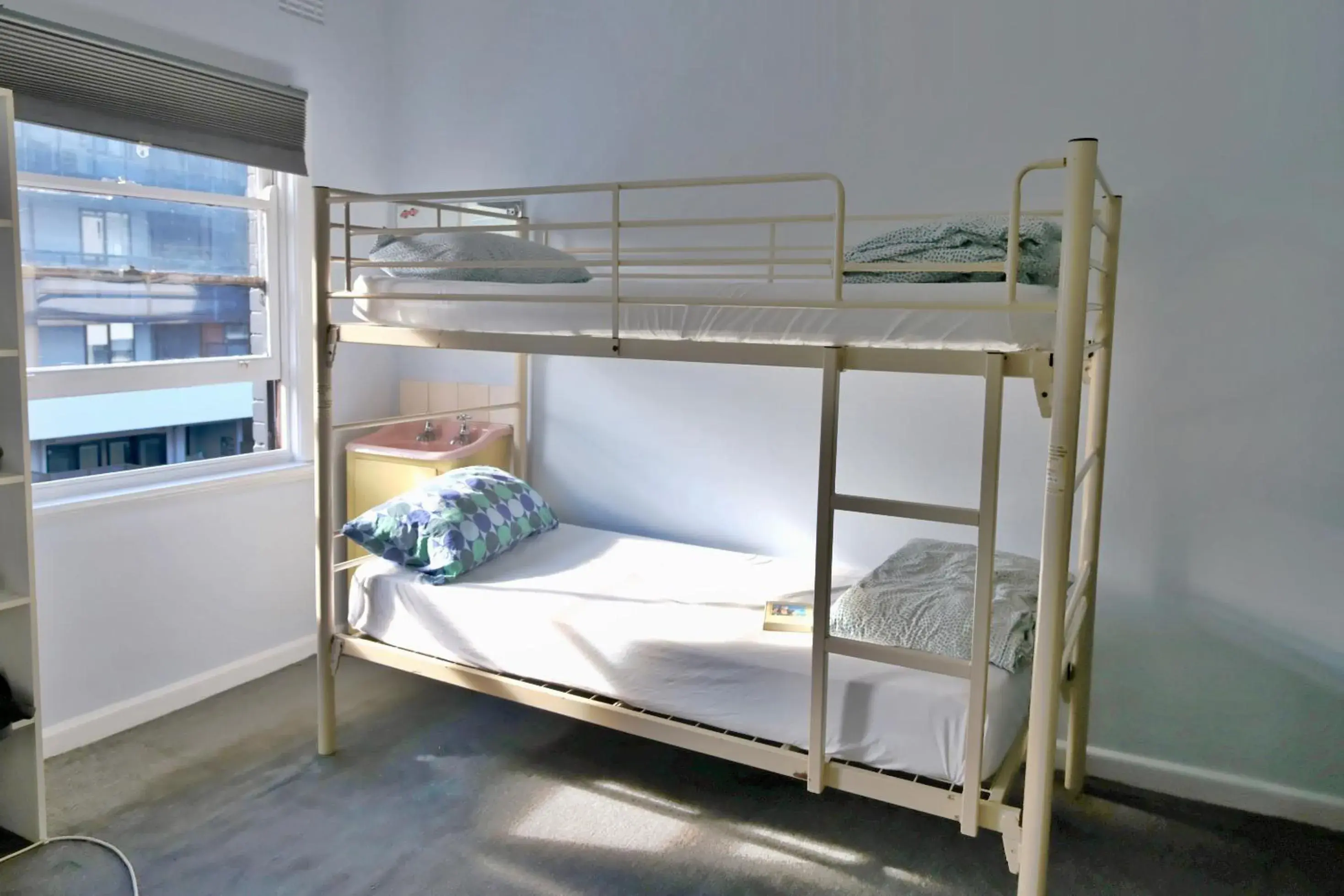 Bed in 6-Bed Female Dormitory Room with Shared Bathroom in Pint On Punt Backpackers Bed in 6-Bed Female Dormitory Room with Shared Bathroom in Pint On Punt Backpackers