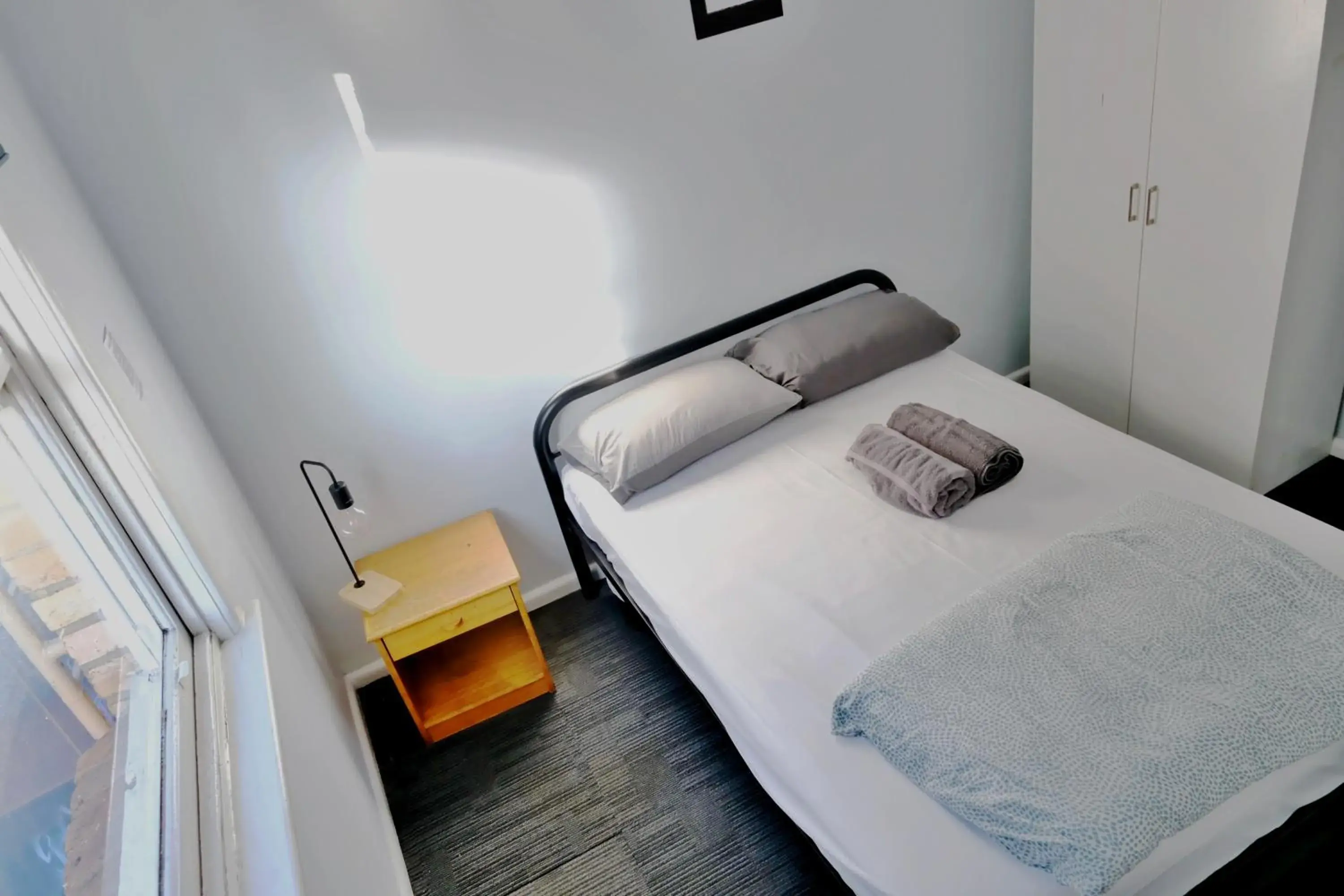 Double Room with Shared Bathroom in Pint On Punt Backpackers Double Room with Shared Bathroom in Pint On Punt Backpackers