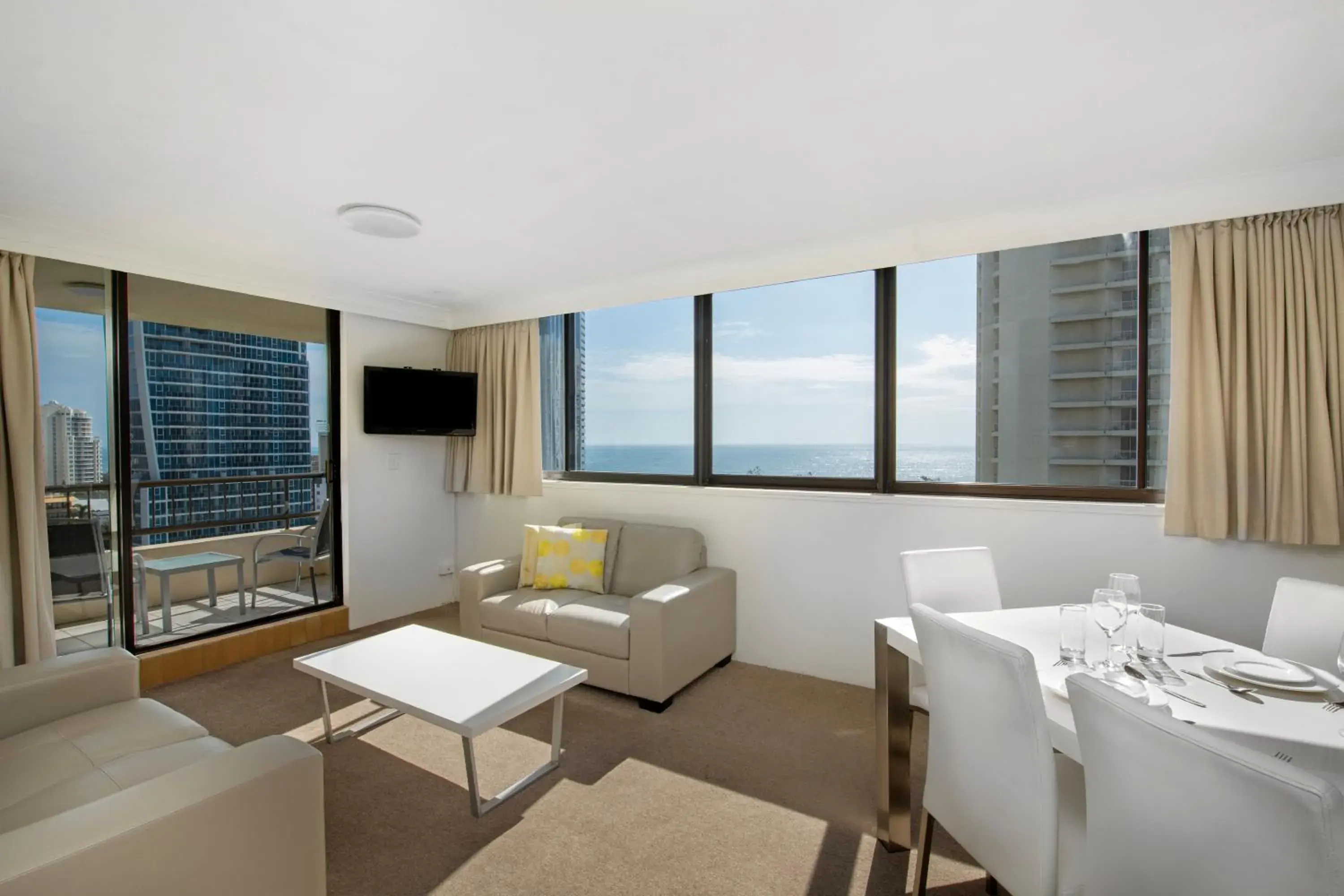 One-Bedroom Apartment in BreakFree Cosmopolitan One-Bedroom Apartment in BreakFree Cosmopolitan