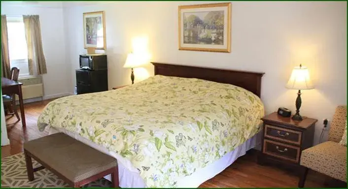 King Room - Non-Smoking in Lodge at Kennebunk King Room - Non-Smoking in Lodge at Kennebunk