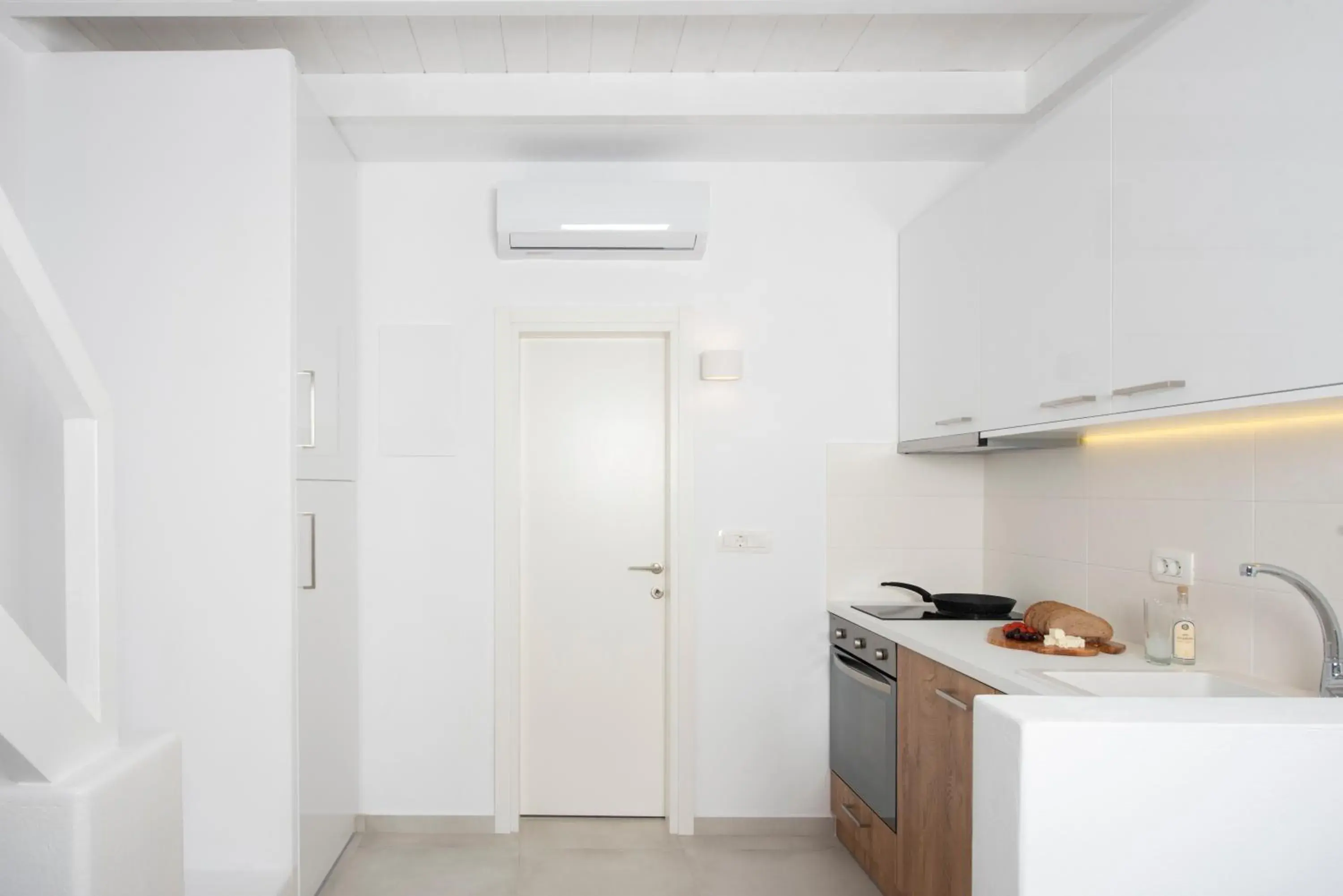 Apartment with Pool View in White Orchid Suites Apartment with Pool View in White Orchid Suites