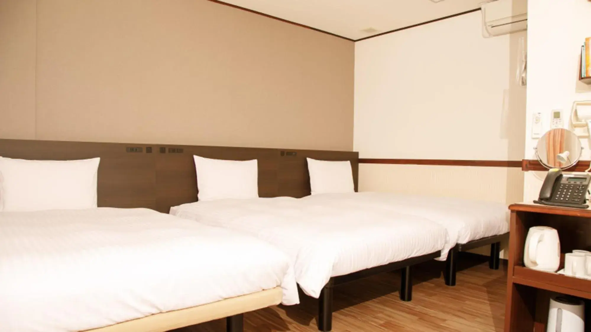 Triple Room - single occupancy - Non-Smoking in Toyoko Inn Osaka Umeda Nakatsu No.2 Triple Room - single occupancy - Non-Smoking in Toyoko Inn Osaka Umeda Nakatsu No.2