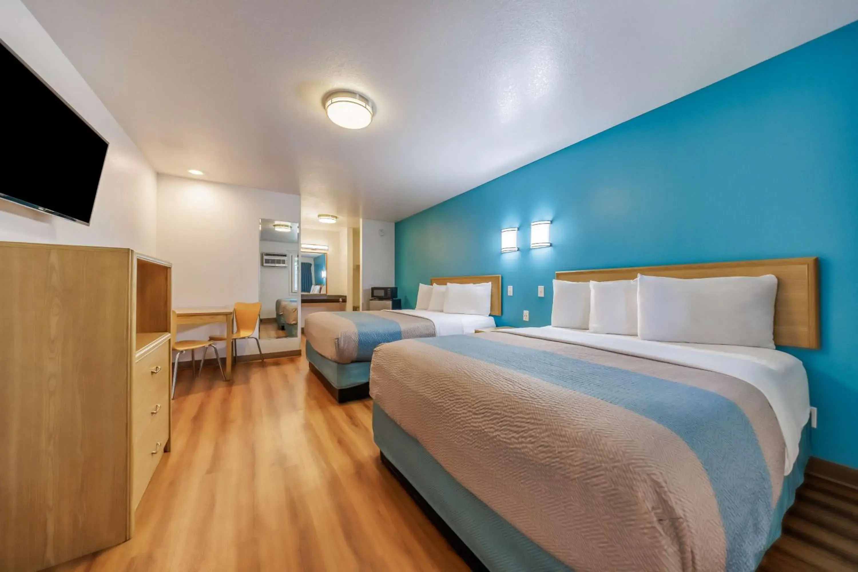 Queen Room with Two Queen Beds - Disability Access - Non-Smoking in Motel 6-Canby, OR Queen Room with Two Queen Beds - Disability Access - Non-Smoking in Motel 6-Canby, OR