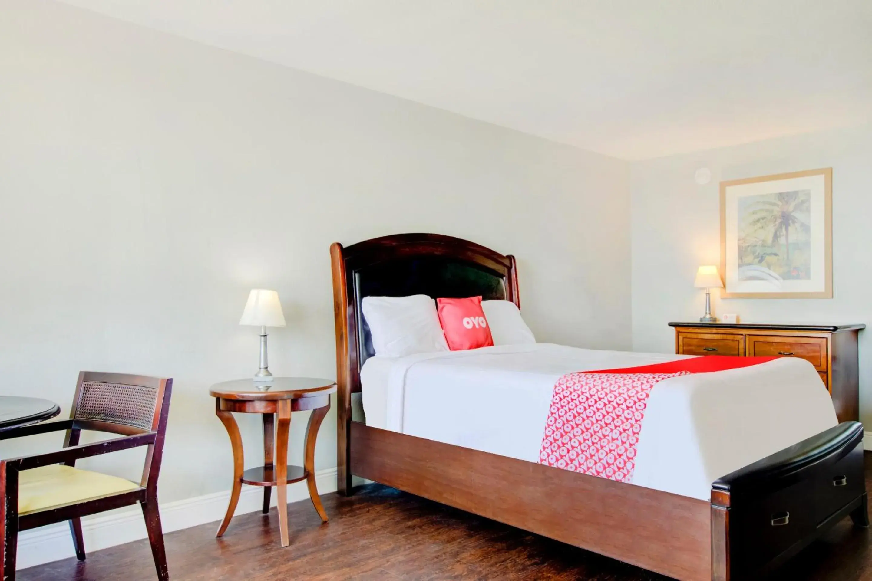 King Room in OYO Hotel Dundee By Crystal Lake King Room in OYO Hotel Dundee By Crystal Lake