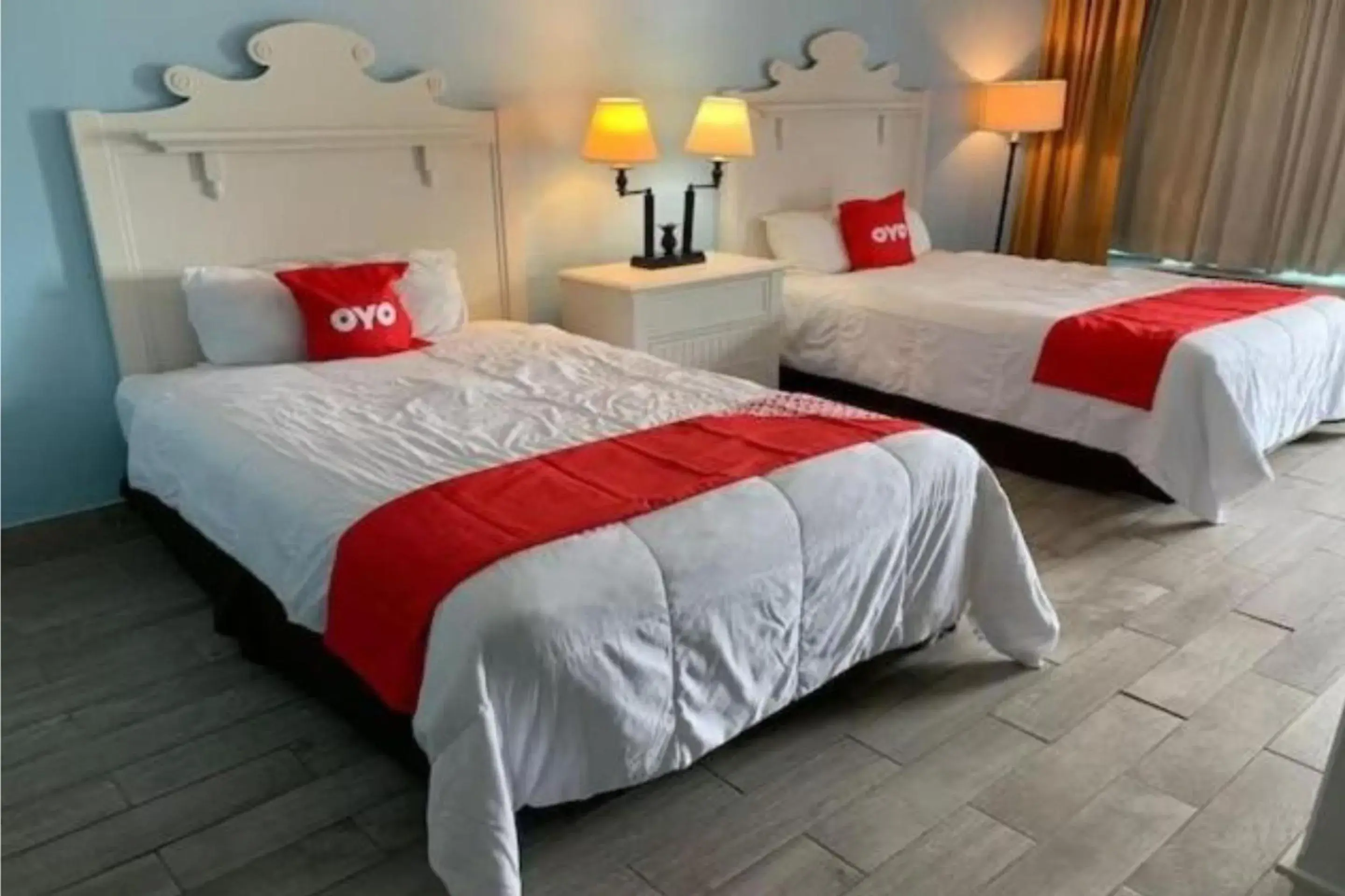 Premium 2 Full Beds in OYO Hotel Dundee By Crystal Lake Premium 2 Full Beds in OYO Hotel Dundee By Crystal Lake