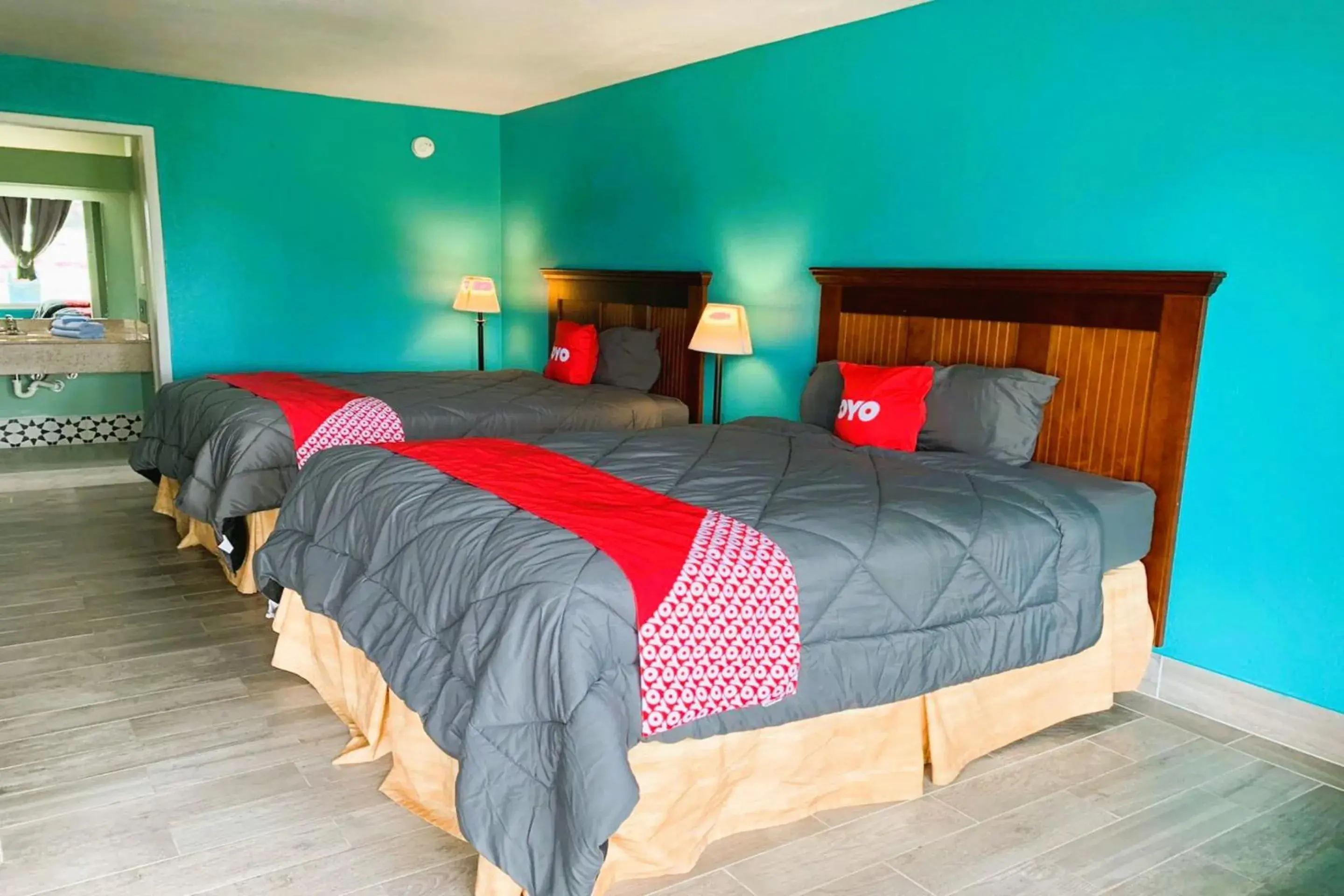 2 Queen Bed in OYO Hotel Dundee By Crystal Lake 2 Queen Bed in OYO Hotel Dundee By Crystal Lake