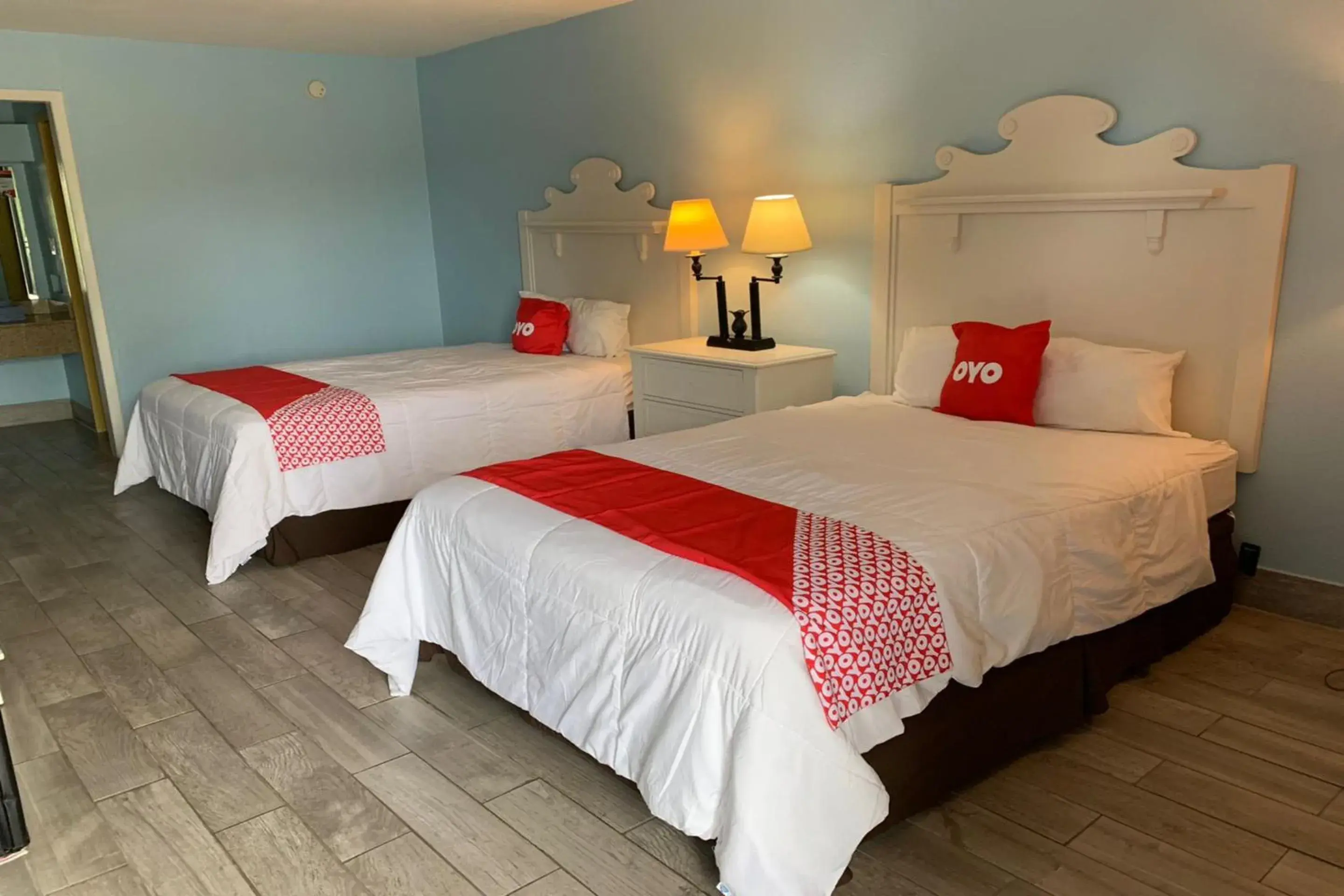 2 Full Bed in OYO Hotel Dundee By Crystal Lake 2 Full Bed in OYO Hotel Dundee By Crystal Lake