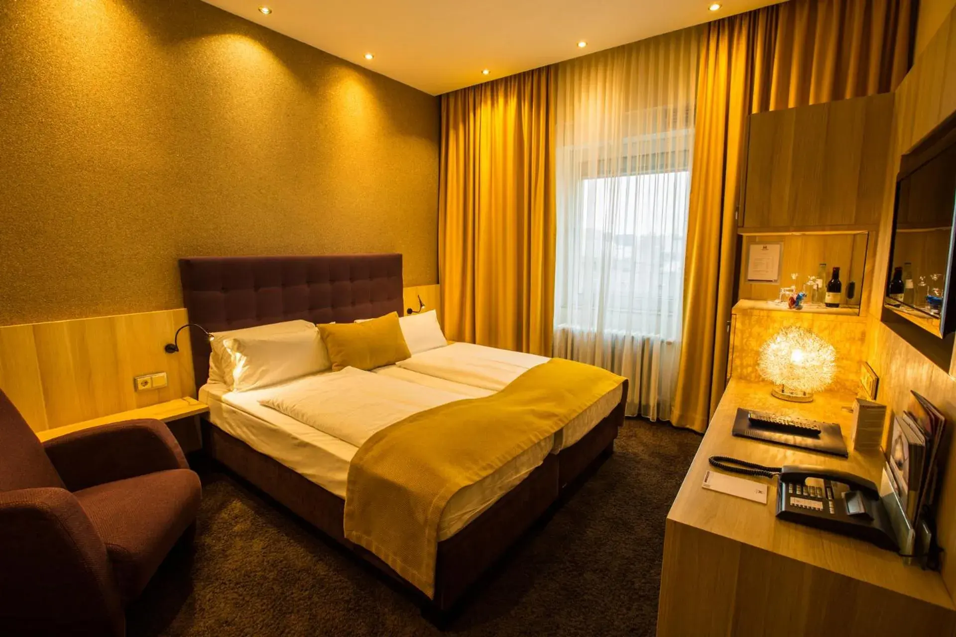 Comfort Double Room in Top Hotel Hammer - Mainz Hauptbahnhof Comfort Double Room in Top Hotel Hammer - Mainz Hauptbahnhof