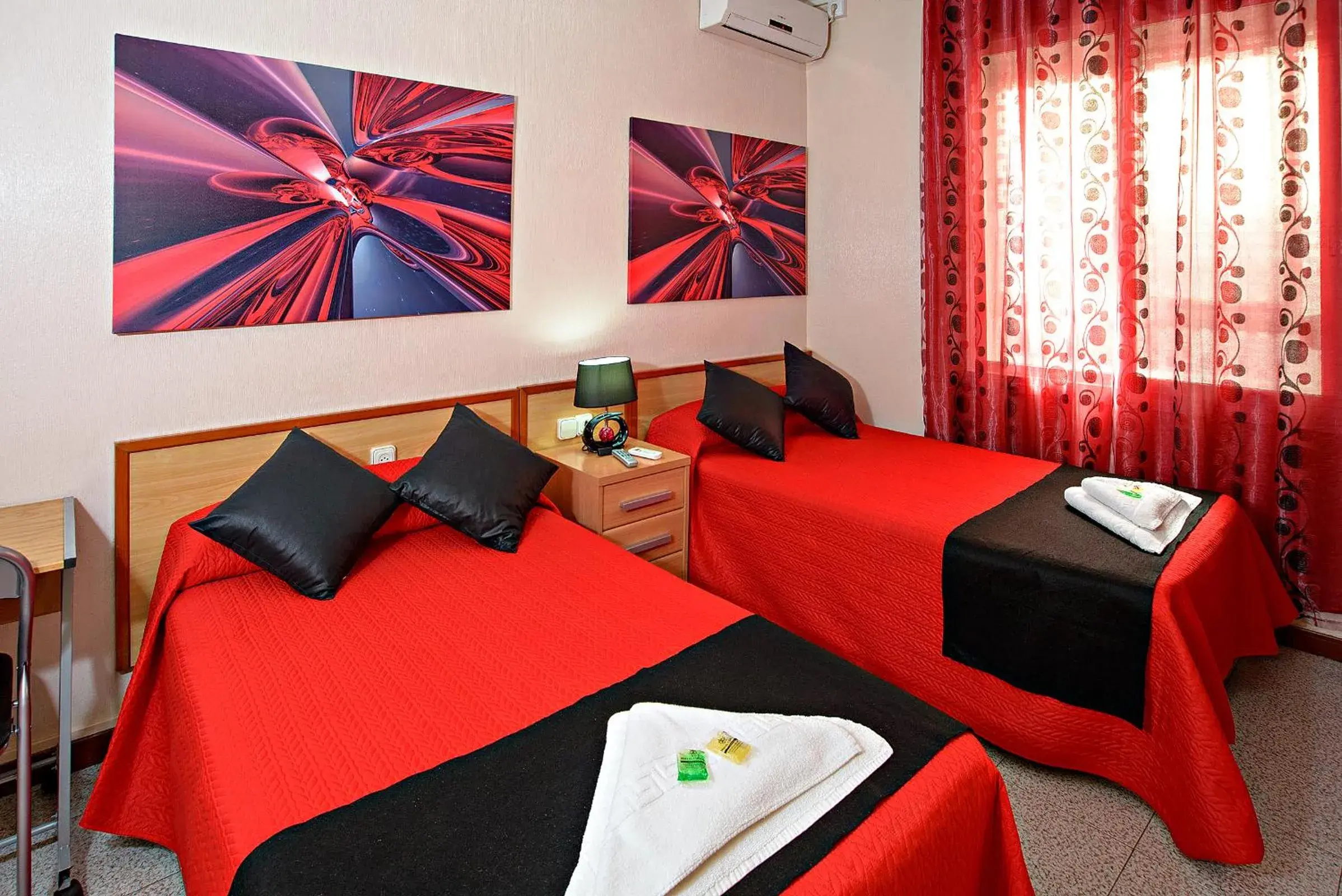 Twin Room in Hostal Carrizo Twin Room in Hostal Carrizo