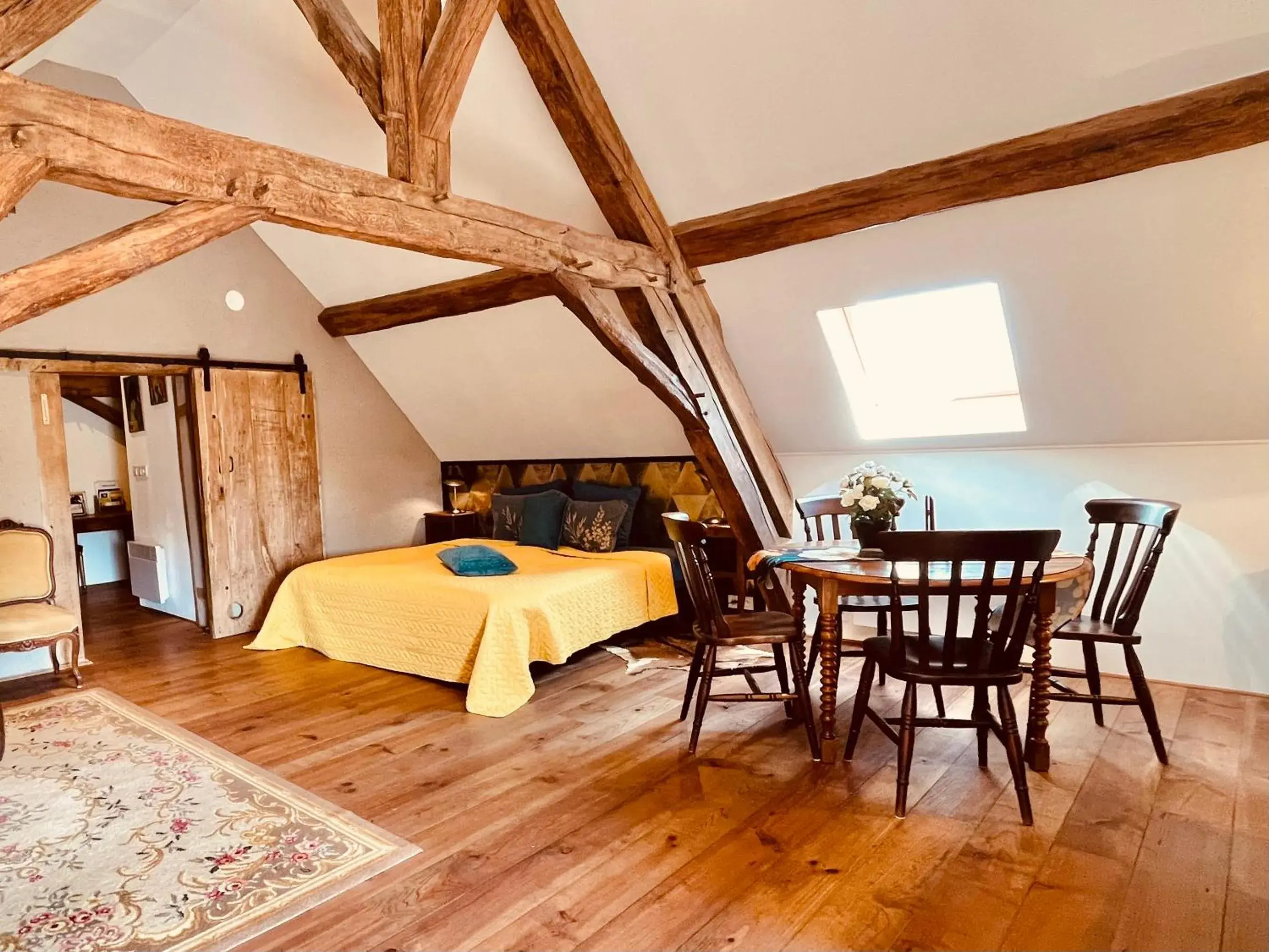 Deluxe Double Room with Extra Bed in chambres d'hôtes Domaine les Grands Pérons Deluxe Double Room with Extra Bed in chambres d'hôtes Domaine les Grands Pérons