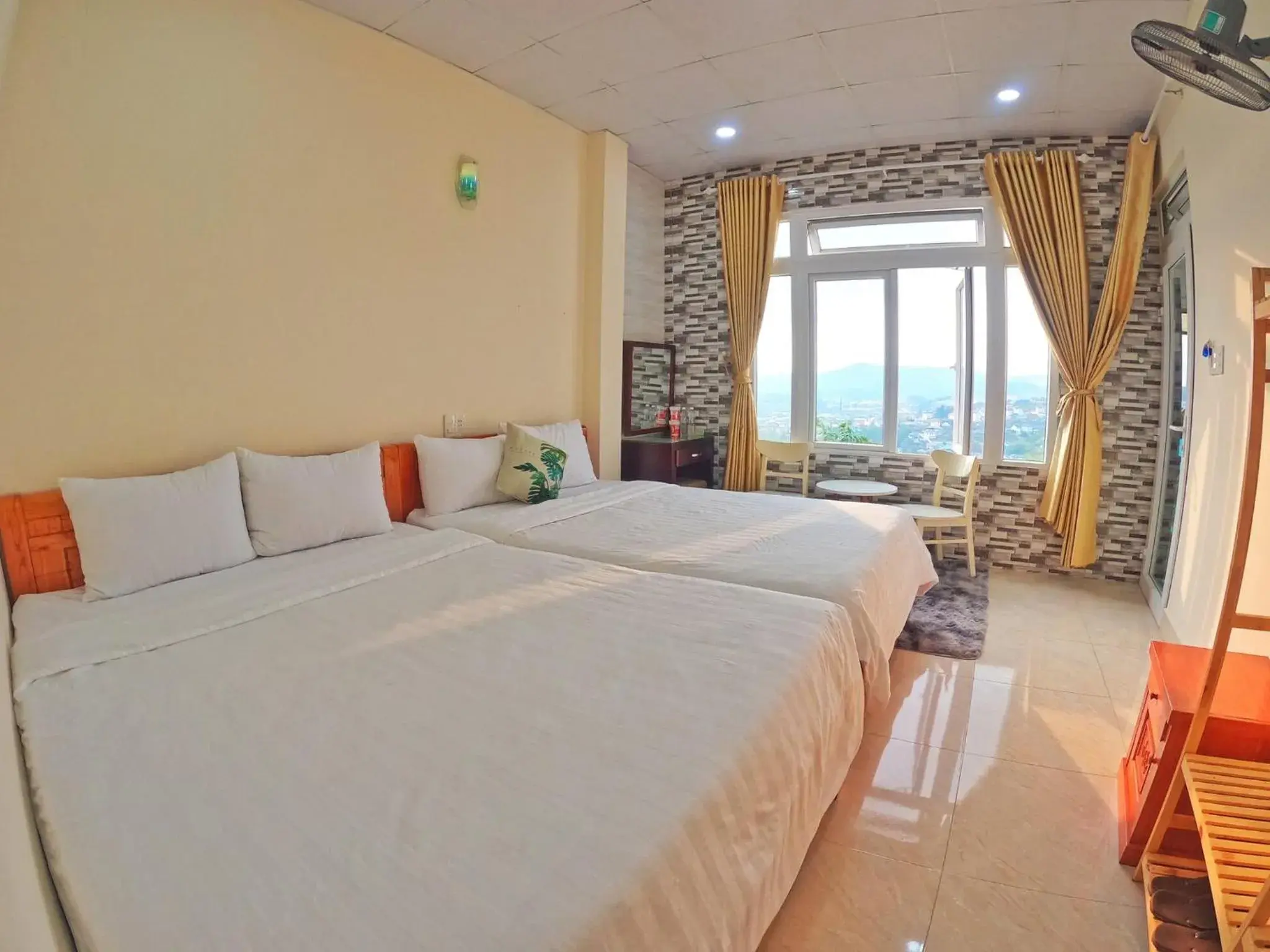 Quadruple Room in Da Lat Ngoi Sao Viet Quadruple Room in Da Lat Ngoi Sao Viet