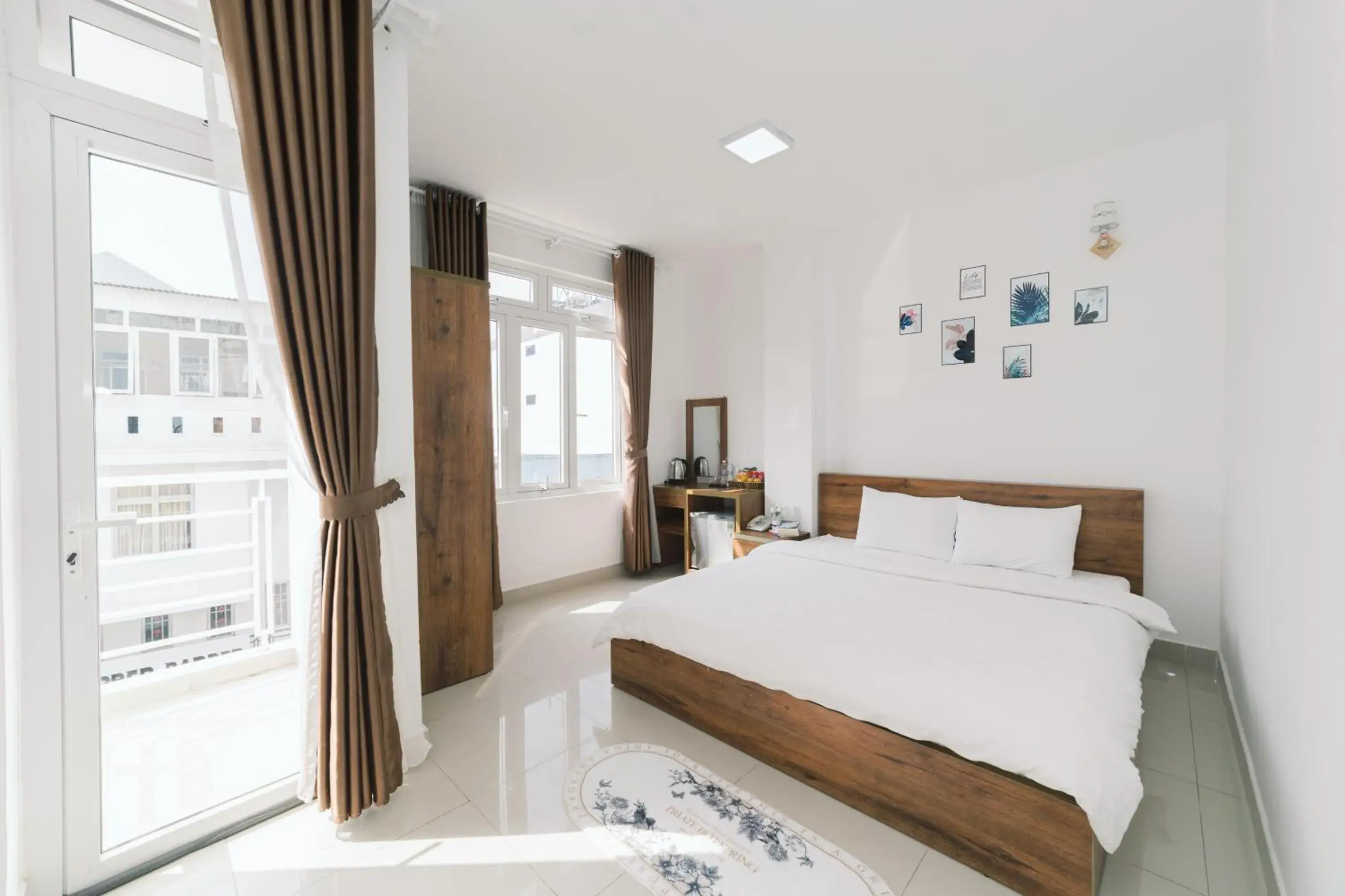 Deluxe Double Room in Mat Troi Vang Dalat Hotel Deluxe Double Room in Mat Troi Vang Dalat Hotel